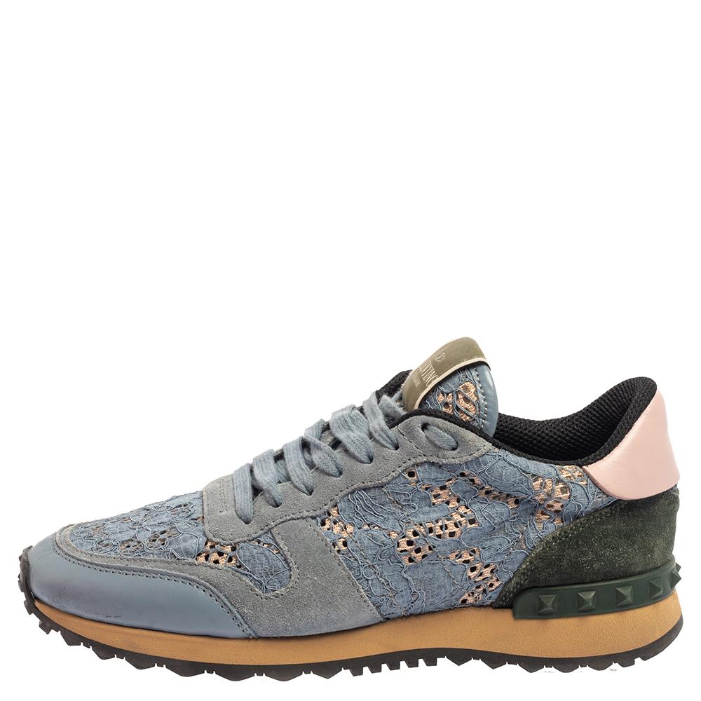 Spend your days in high comfort with these Rockrunner sneakers from Valentino! They've been wonderfully crafted from a combination of lace as well as suede and designed with signature pyramid studs on the counters, laces on the vamps, and the brand