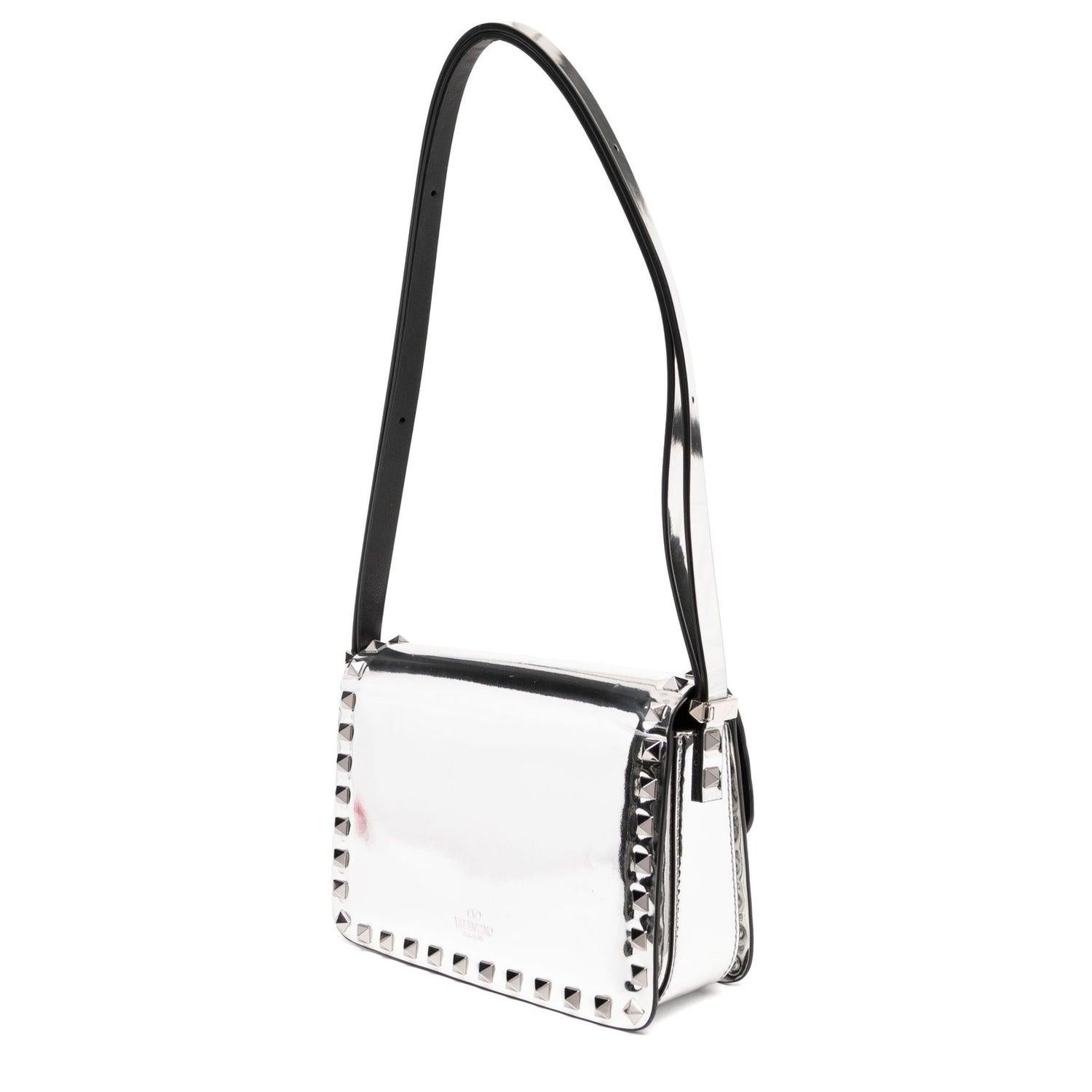 Silver
Buckle fastening
Main compartment
Internal patch pocket
Silver-tone hardware
Condition: Excellent
This pre-owned item is in excellent condition, with no signs of damage or use.

Please kindly note all items have been previously used and