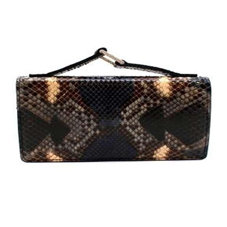 Valentino Snakeskin Box Bag

-Snap flap fastening 
- Embellished top handle 
-Three separated compartments 
-Gold tone hardware 
-Textured snake skin body 

Material: 

Snake skin 
Leather 
Brass

Made in Italy 

9.5 excellent conditions, please