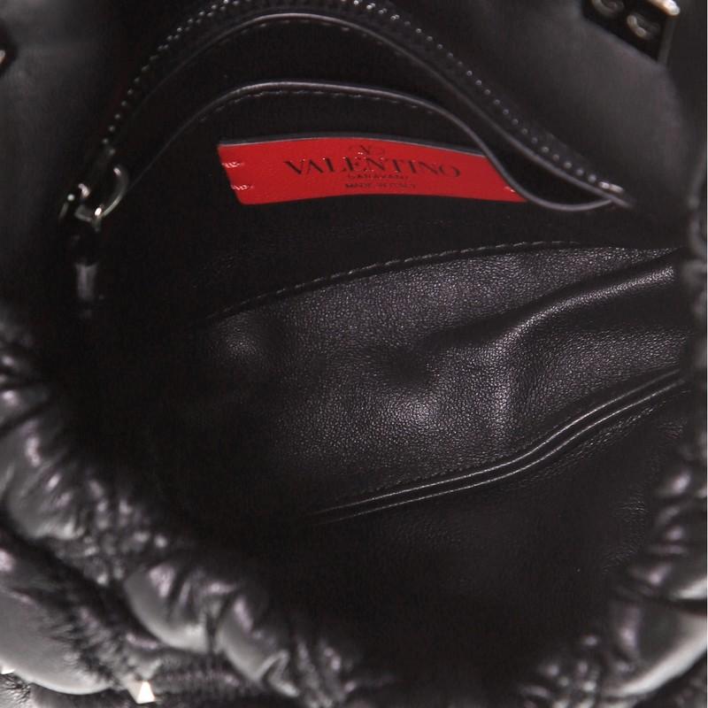 Valentino SpikeMe Klappentasche aus gestepptem Leder Klein 1