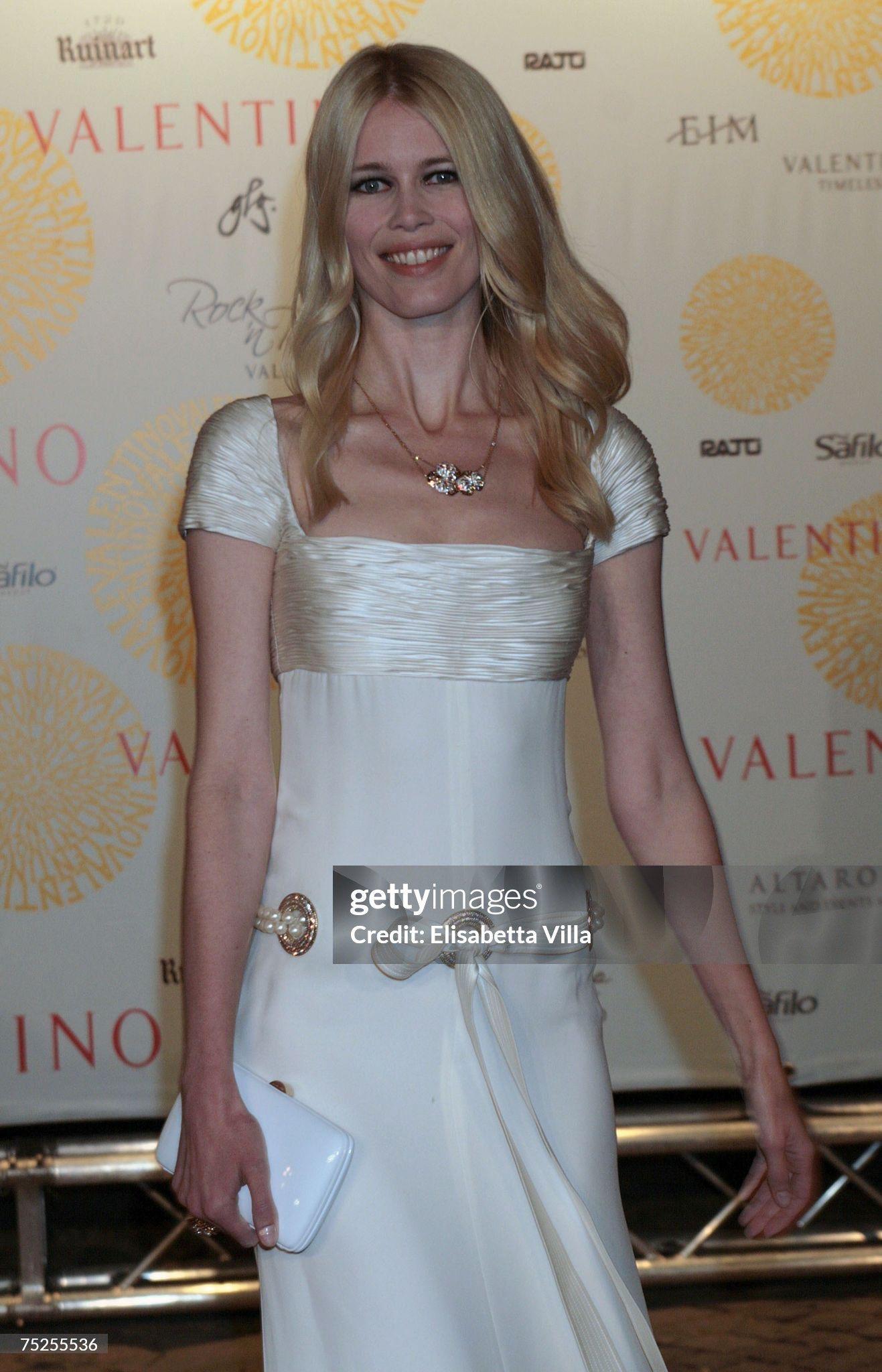 Valentino Spring 2005 - Robe en daim de soie ivoire en vente 14