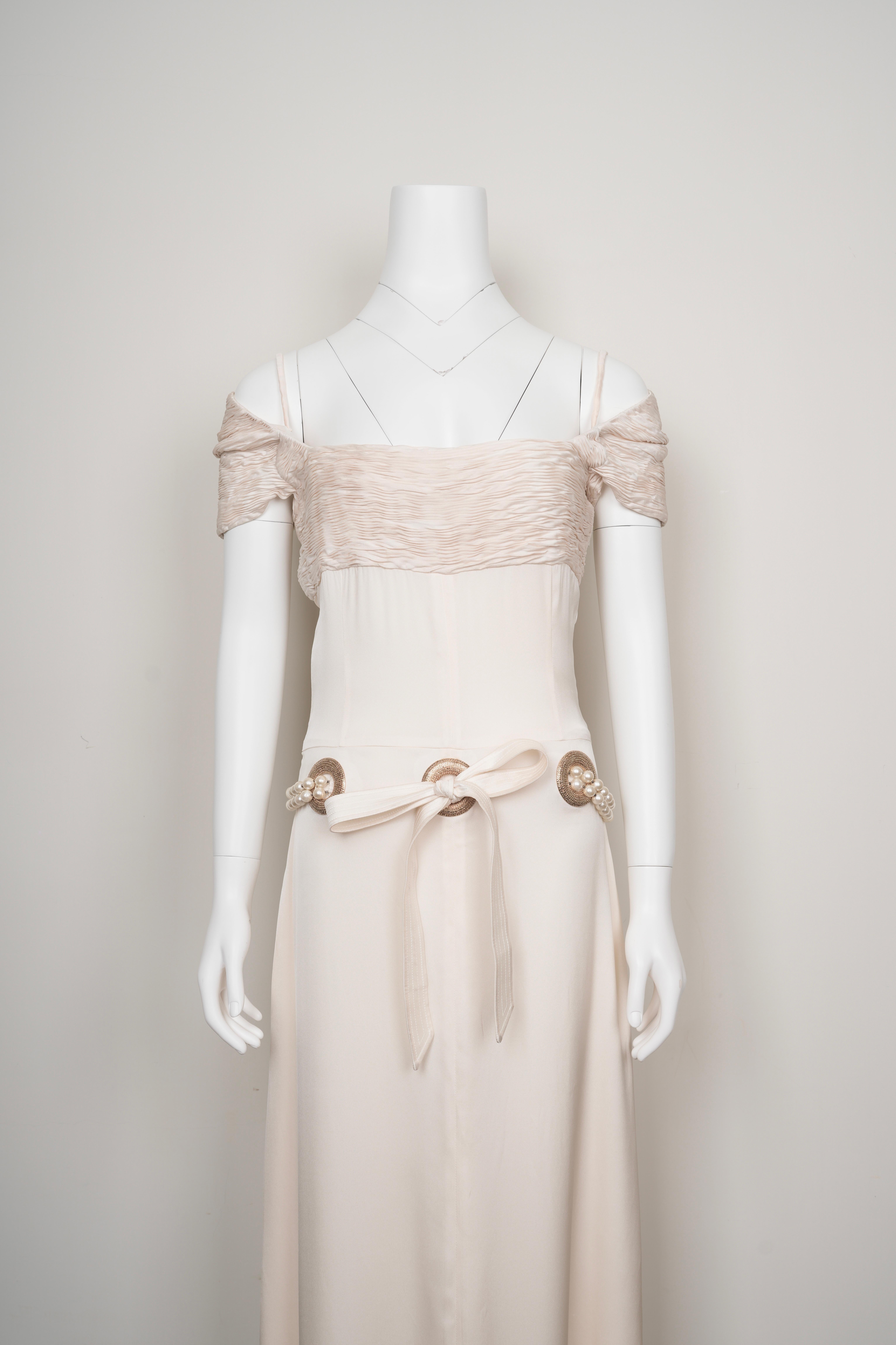 Valentino Spring 2005 - Robe en daim de soie ivoire en vente 7