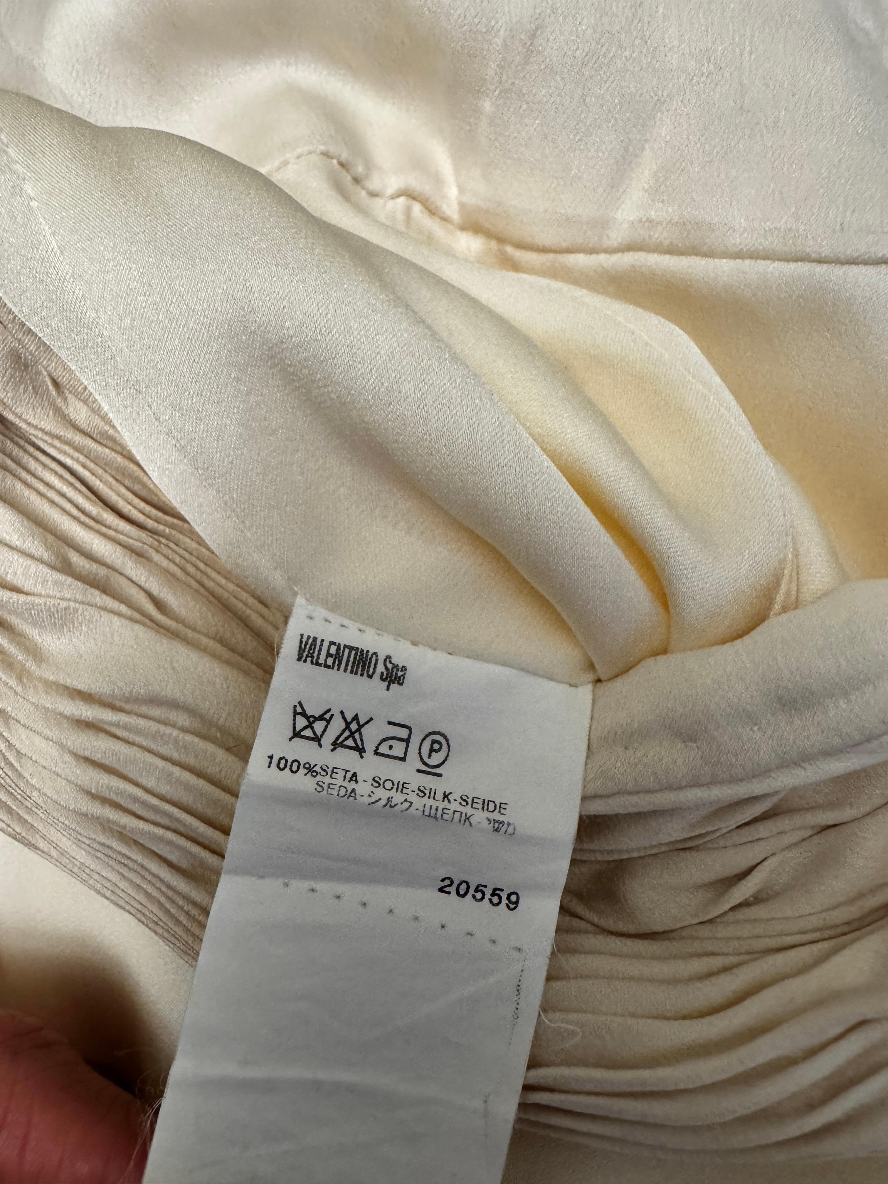 Valentino Spring 2005 - Robe en daim de soie ivoire en vente 8