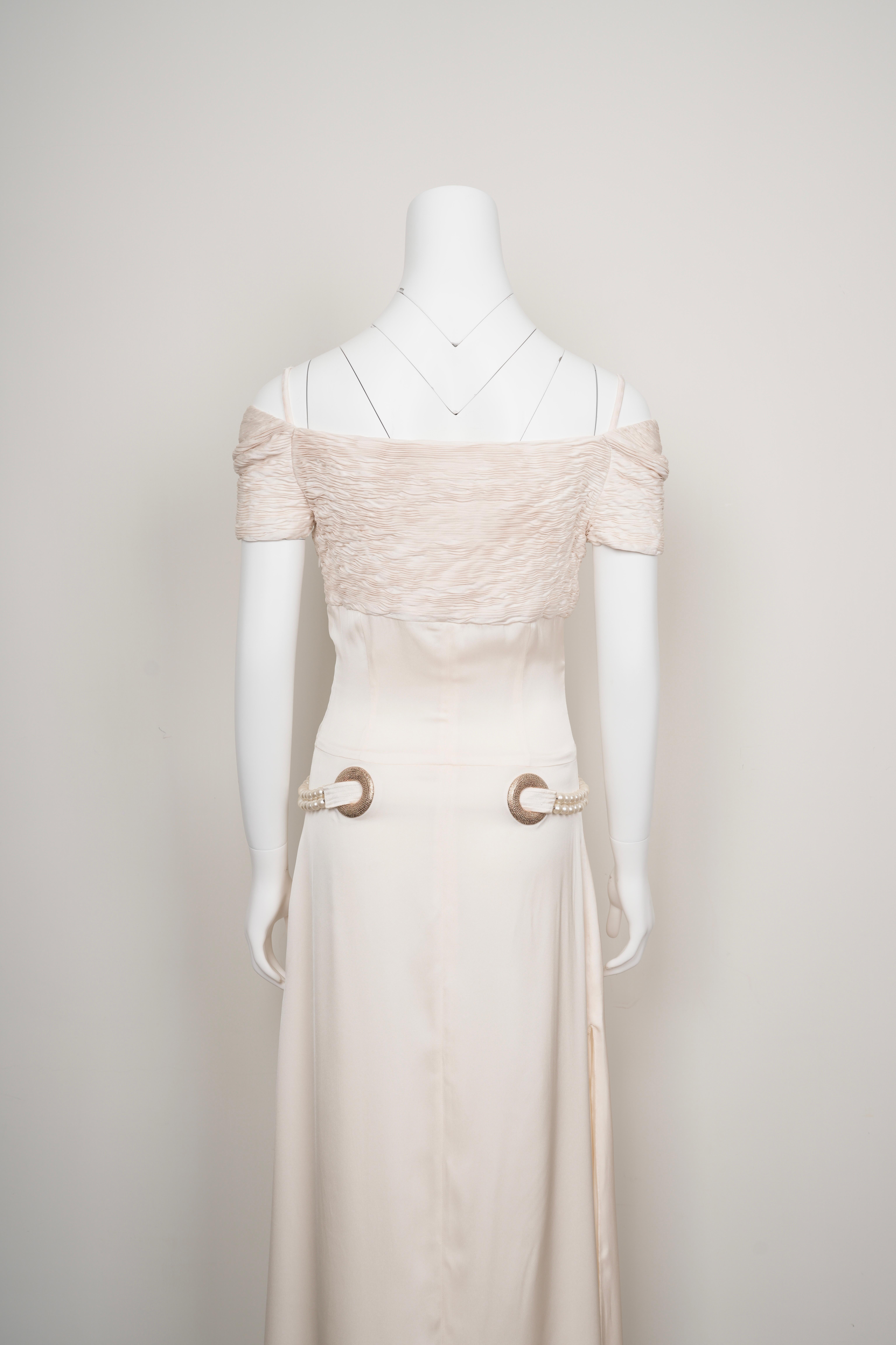Valentino Spring 2005 - Robe en daim de soie ivoire en vente 1