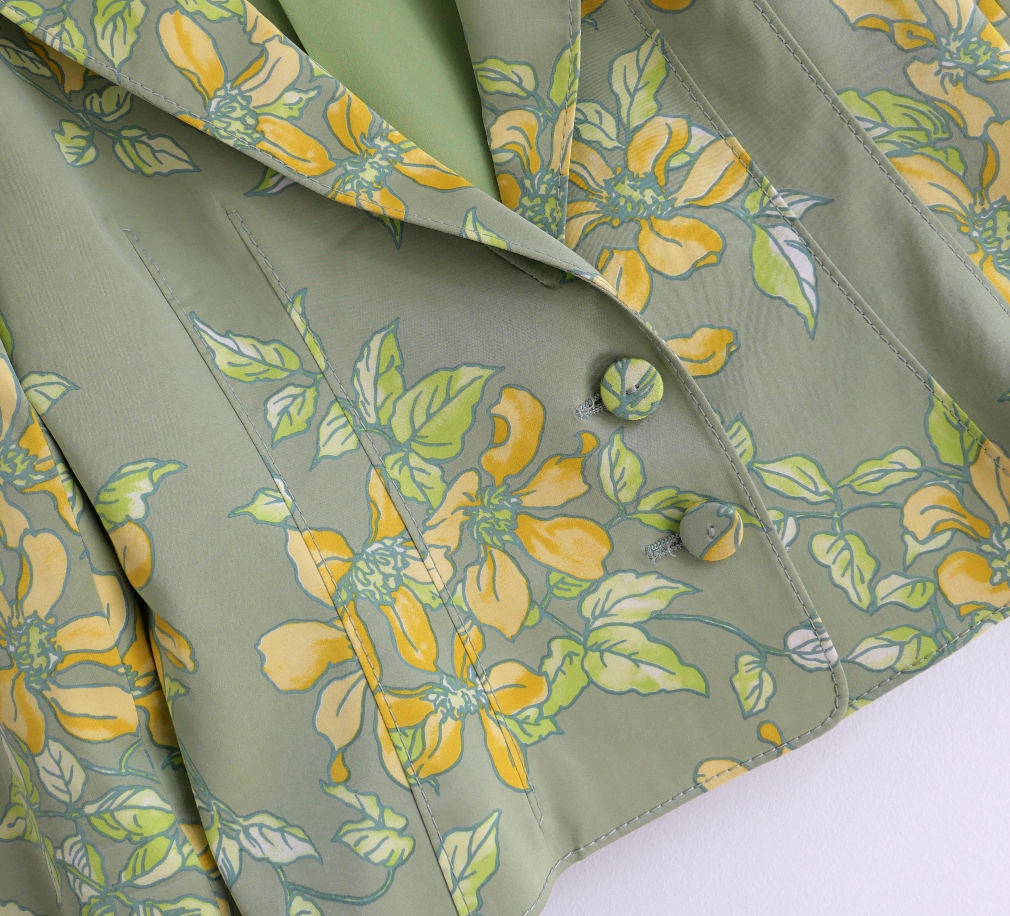 Absolutely gorgeous, super feminine luxurious archival Valentino jacket from the Spring 2006 collection. Unworn and comes with original tag and spare button. Made from pale green cotton mix sateen with a beautiful Chinese inspired butter yellow