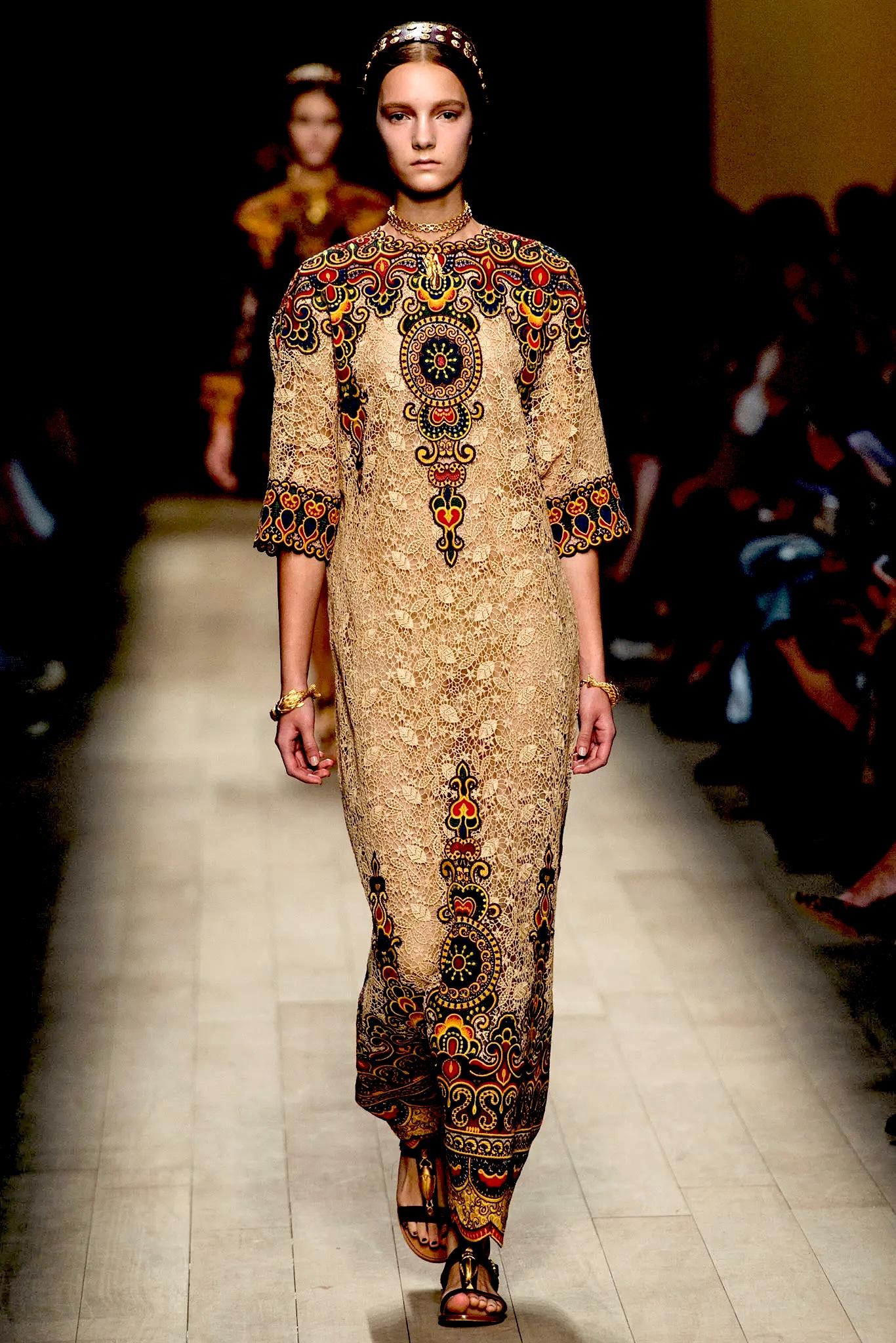 Maxi abito in pizzo impreziosito Valentino primavera 2014 in vendita 6