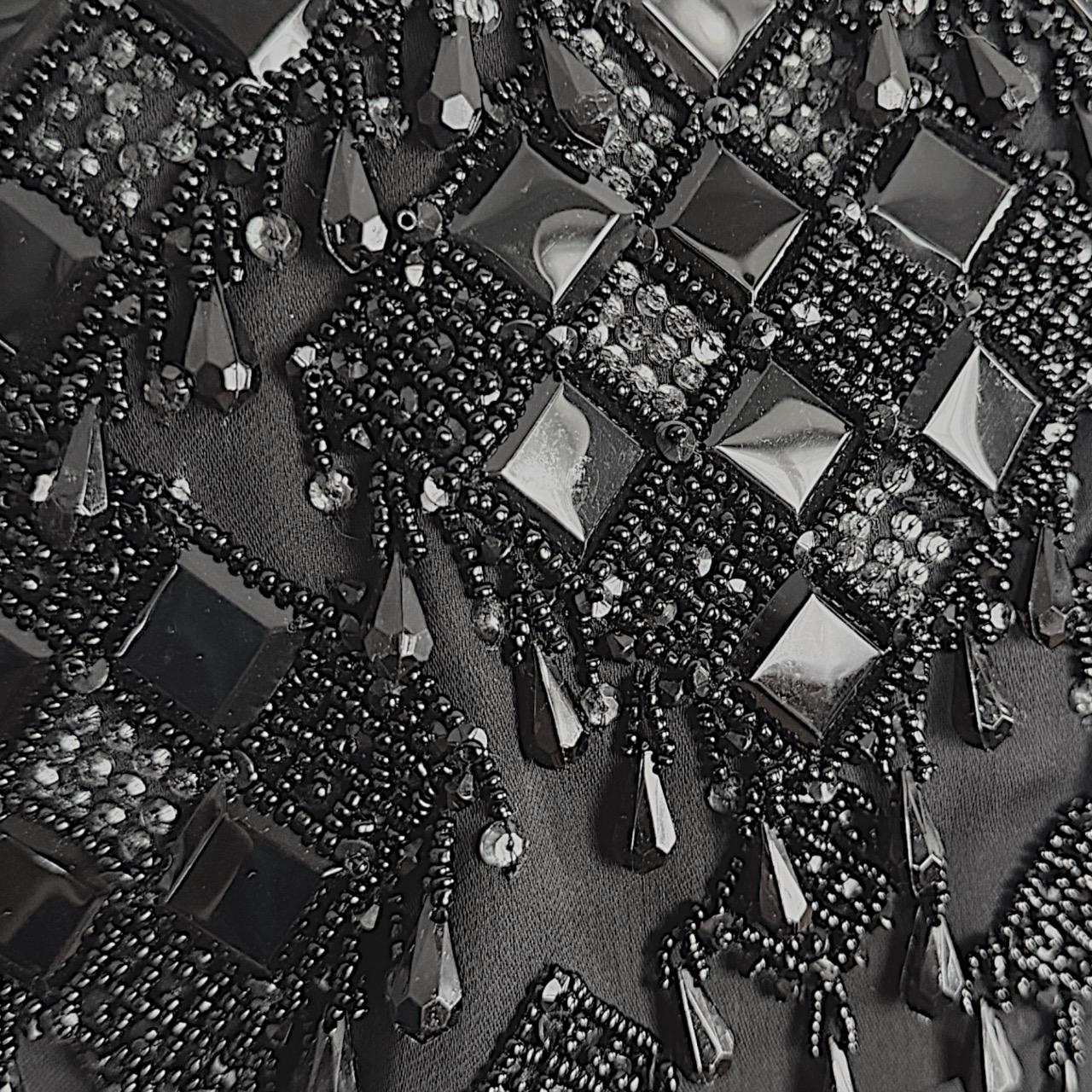 Noir Valentino - Robe du soir en soie mélangée noire à encolure carrée en vente