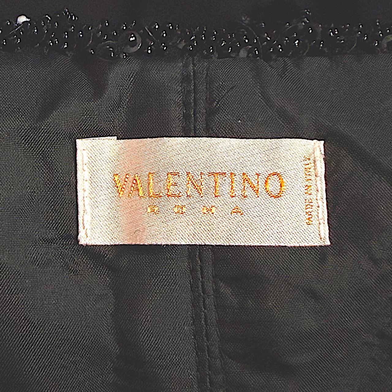 Valentino - Robe du soir en soie mélangée noire à encolure carrée Bon état - En vente à PARIS, FR