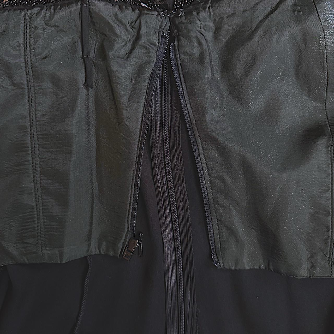 Valentino - Robe du soir en soie mélangée noire à encolure carrée en vente 1