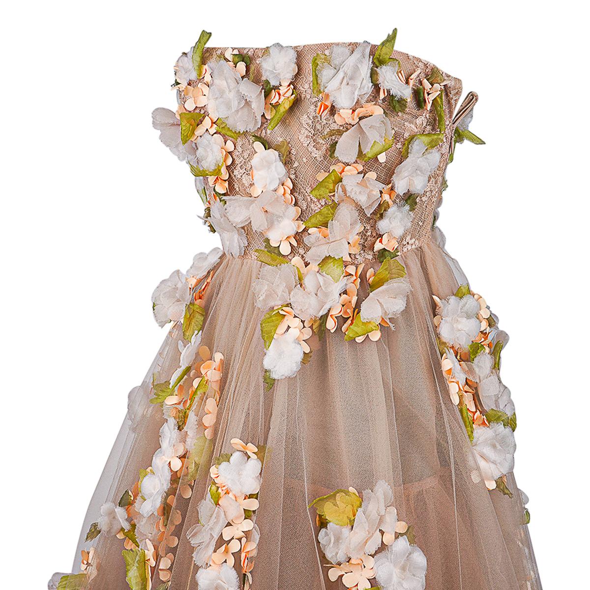 Valentino Trägerloses Empire-Kleid in Nude mit Blumenschmuck 1 von 2 Größe 0 2