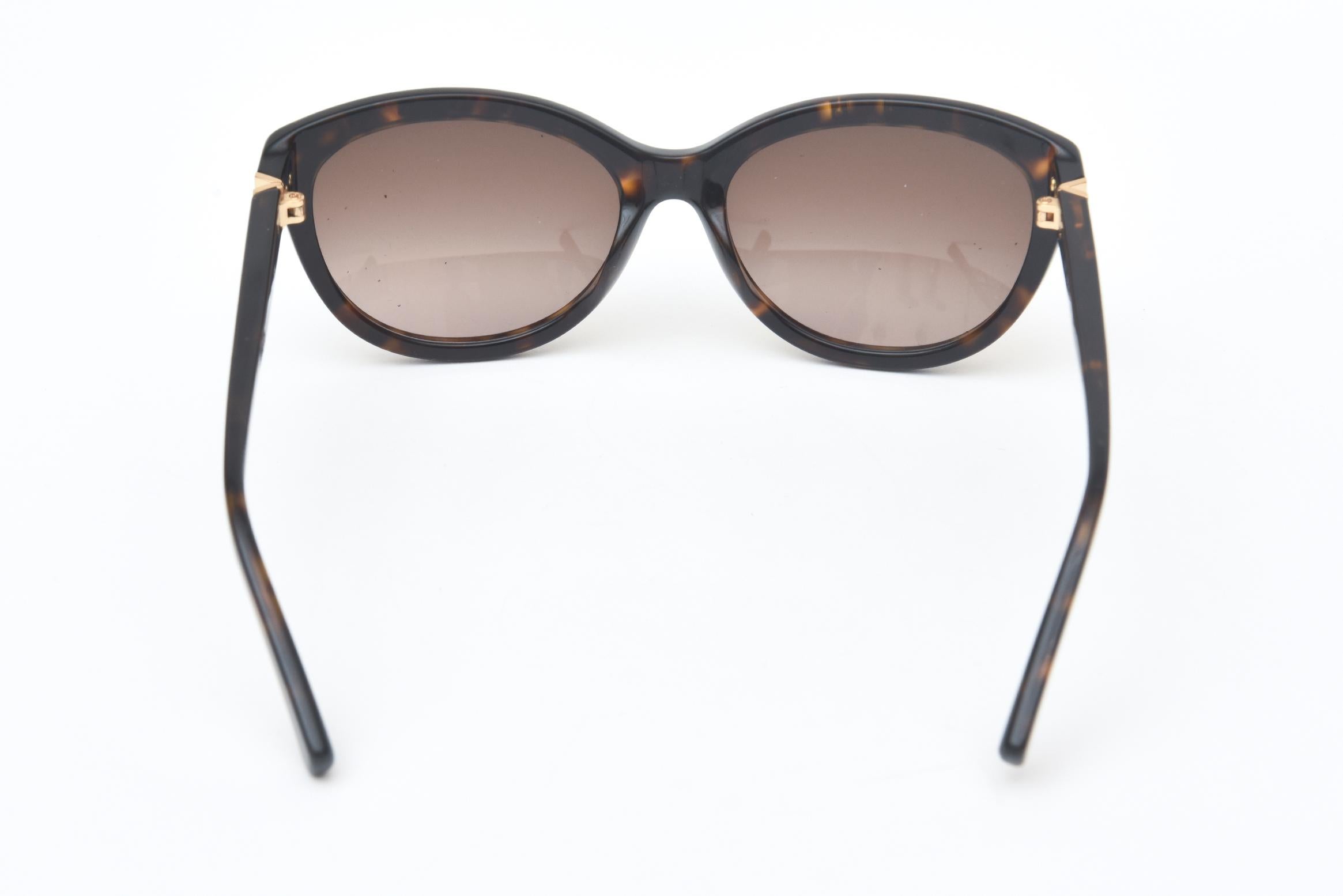 Valentino Nieten-Sonnenbrille Italienisch im Zustand „Neu“ im Angebot in North Miami, FL