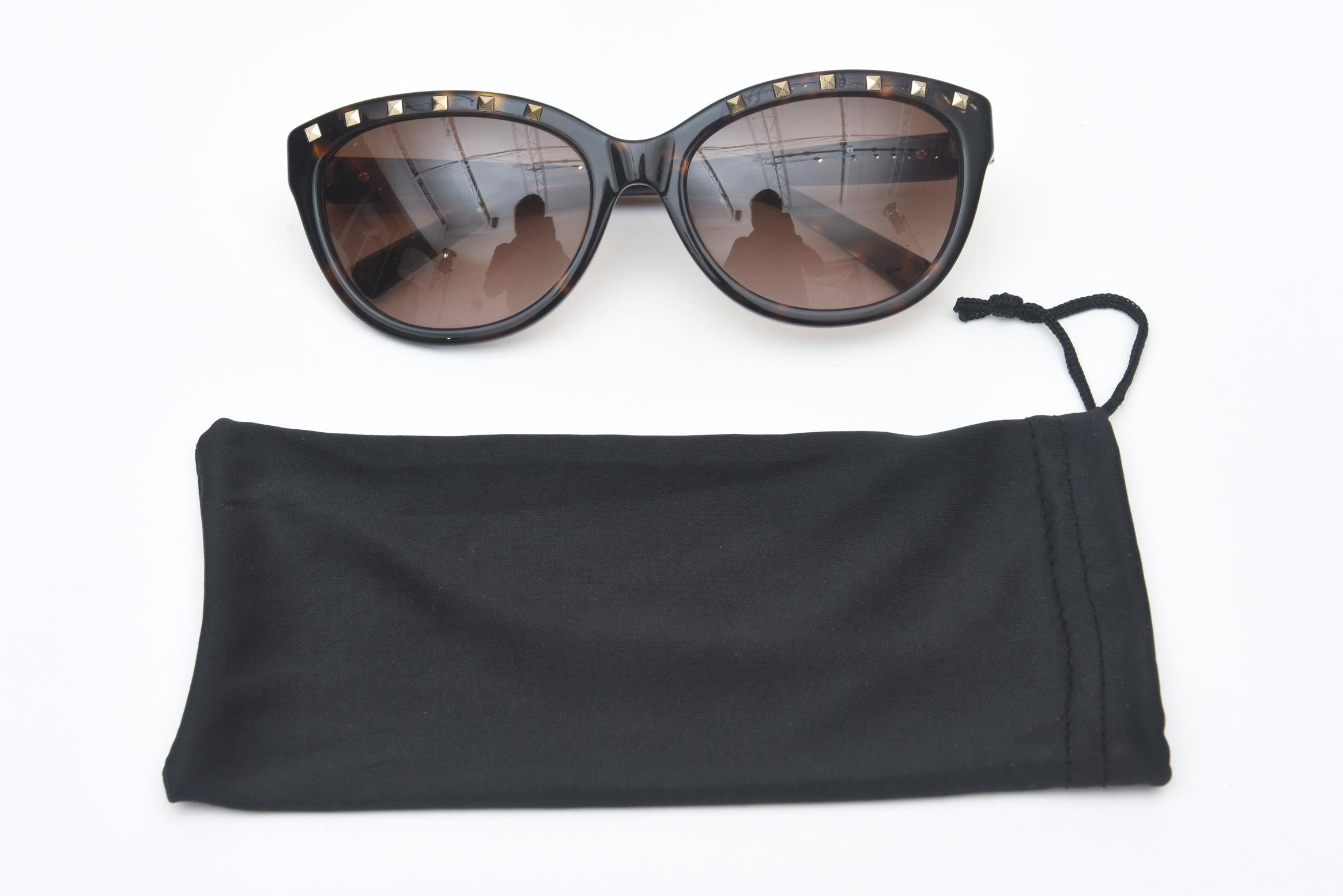 Valentino Stud Sunglasses Italian In New Condition For Sale In North Miami, FL