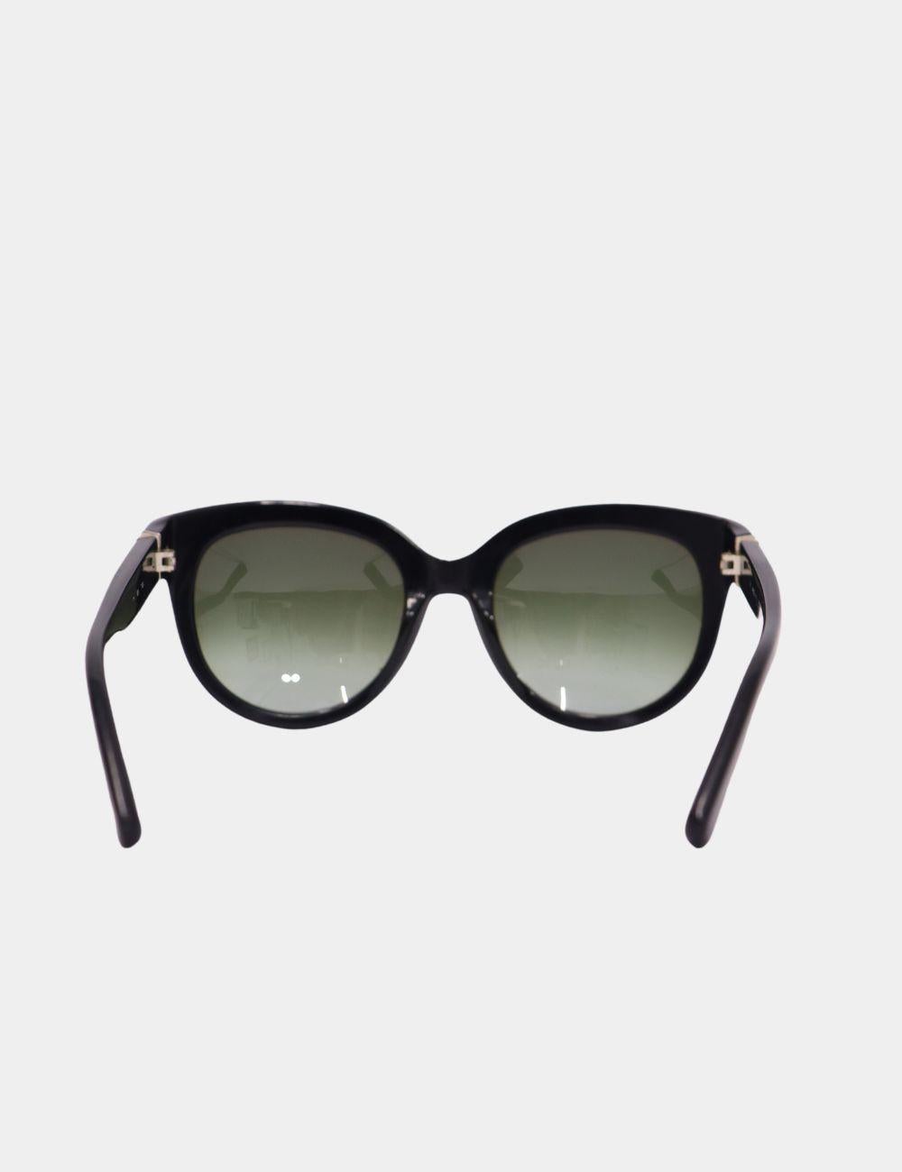 Valentino Studded Cat Eye Sunglasses In Good Condition For Sale In Amman, JO