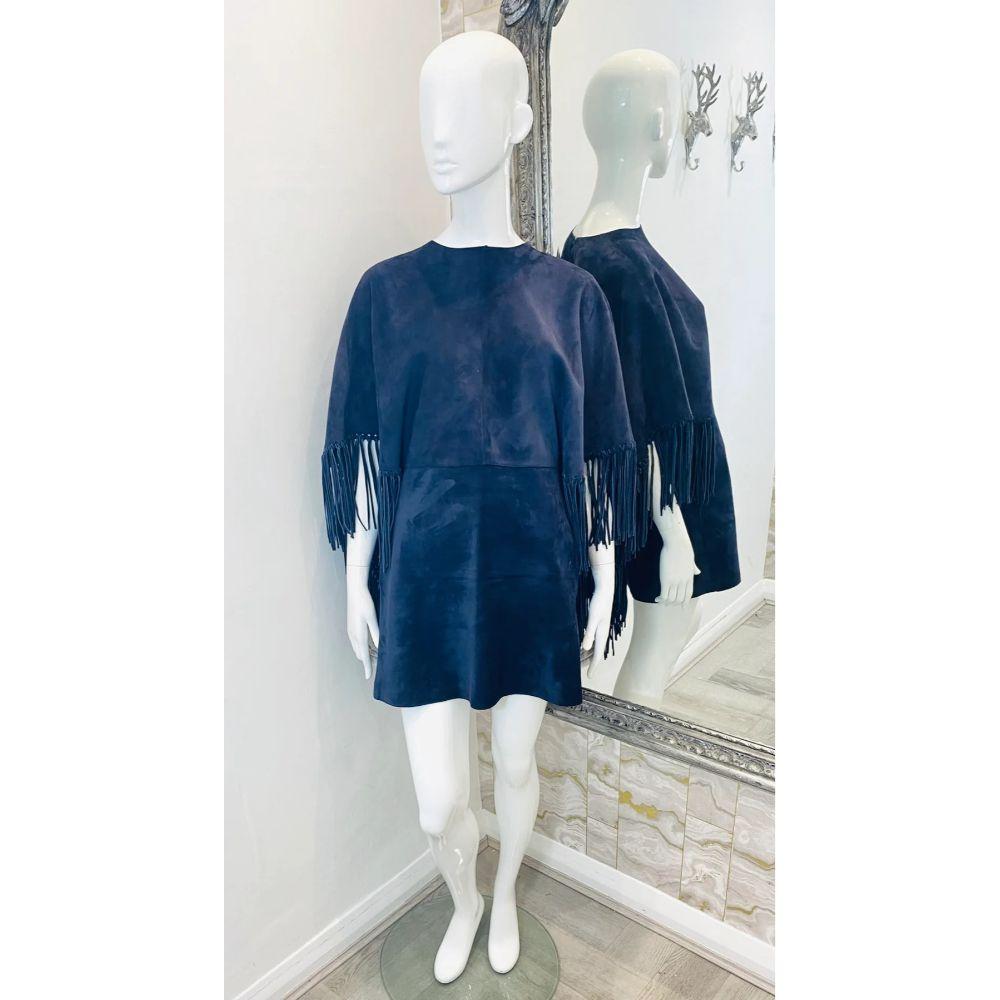 Valentino Suede Fringe Mini Dress

Navy mini shift dress designed with wide fringe trimmed sleeves.
Featuring cape effect at rear and hook and eye fastening.

Additional information:
Size: 42IT
Composition: Calf Suede Leather
Condition: Very Good