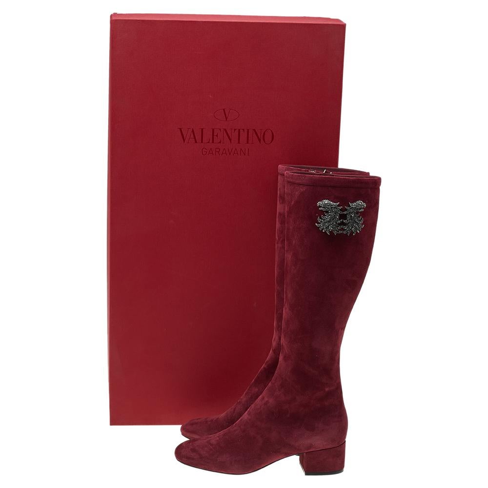 Valentino Suede Maison Gryphons Embellished Knee Length Boots Size EU 37 In New Condition In Dubai, Al Qouz 2