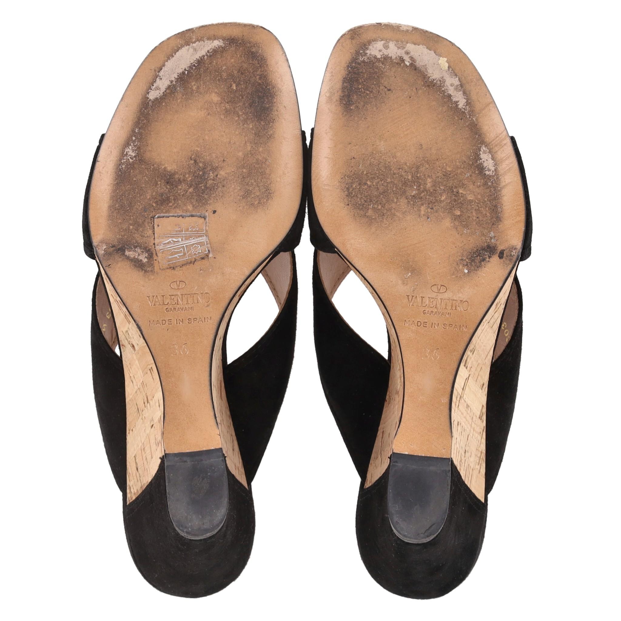 Valentino - Sandales à talons compensés en daim en vente 1