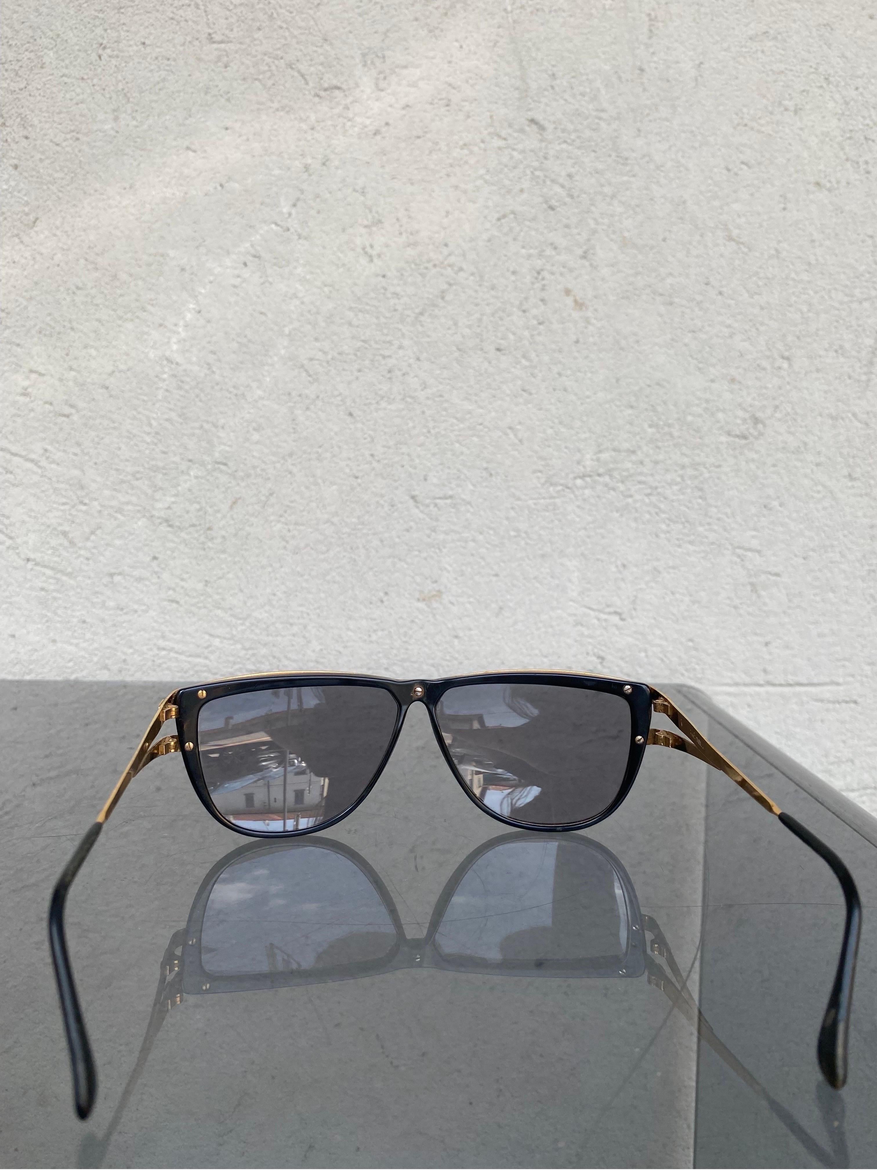 Valentino Sunglasses Golden In Good Condition For Sale In Carnate, IT