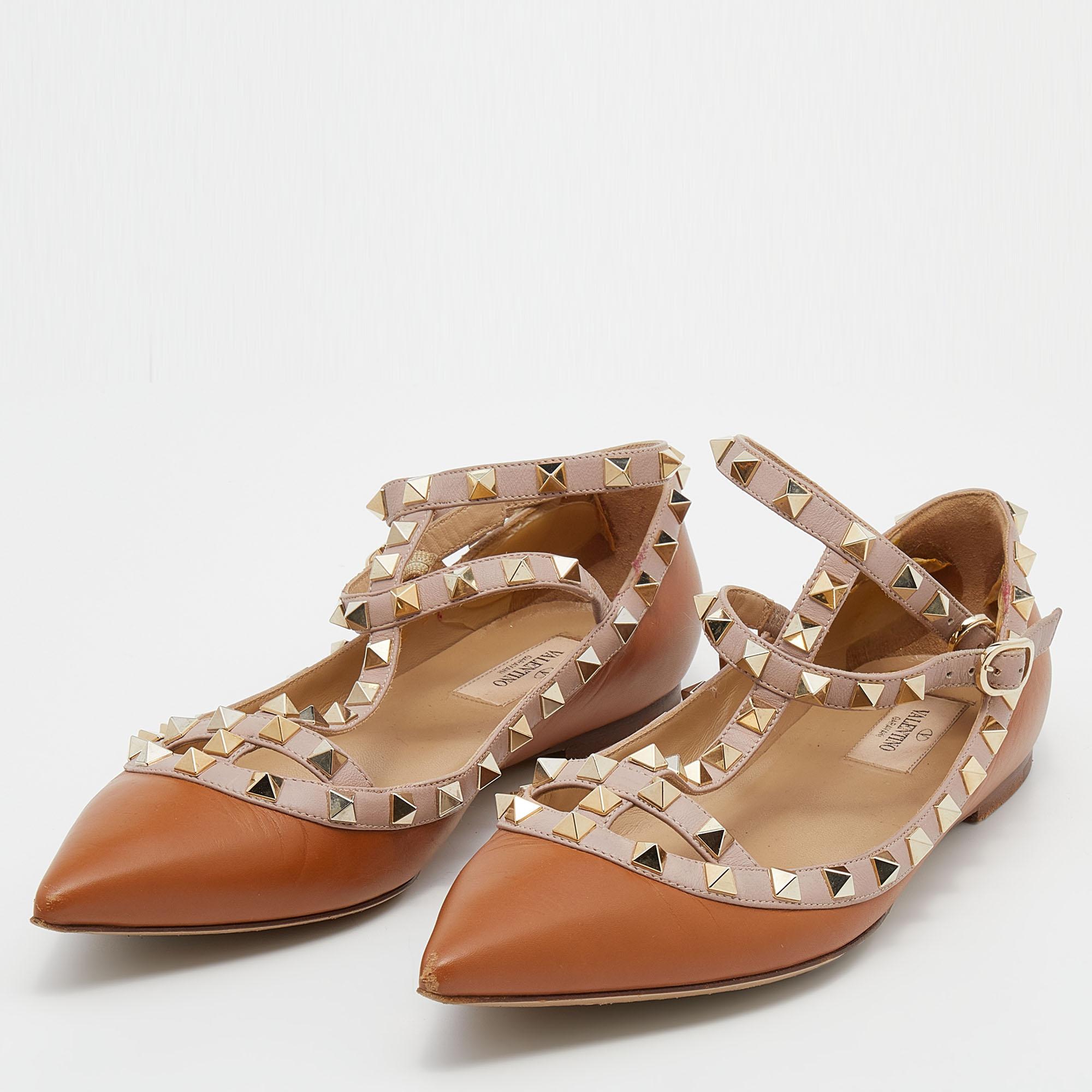 When considering Valentino, three words come to mind: luxurious, bold, and iconic. These gorgeous shoes are crafted from prime quality materials, and the sleek silhouette is adorned with carefully placed Rockstuds. They can be styled with various