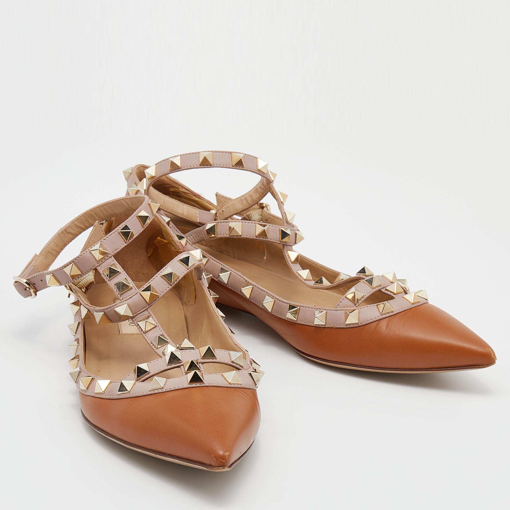 Valentino Tan/Beige Leather Rockstud Ankle Strap Ballet Flats Size 39 In Good Condition In Dubai, Al Qouz 2