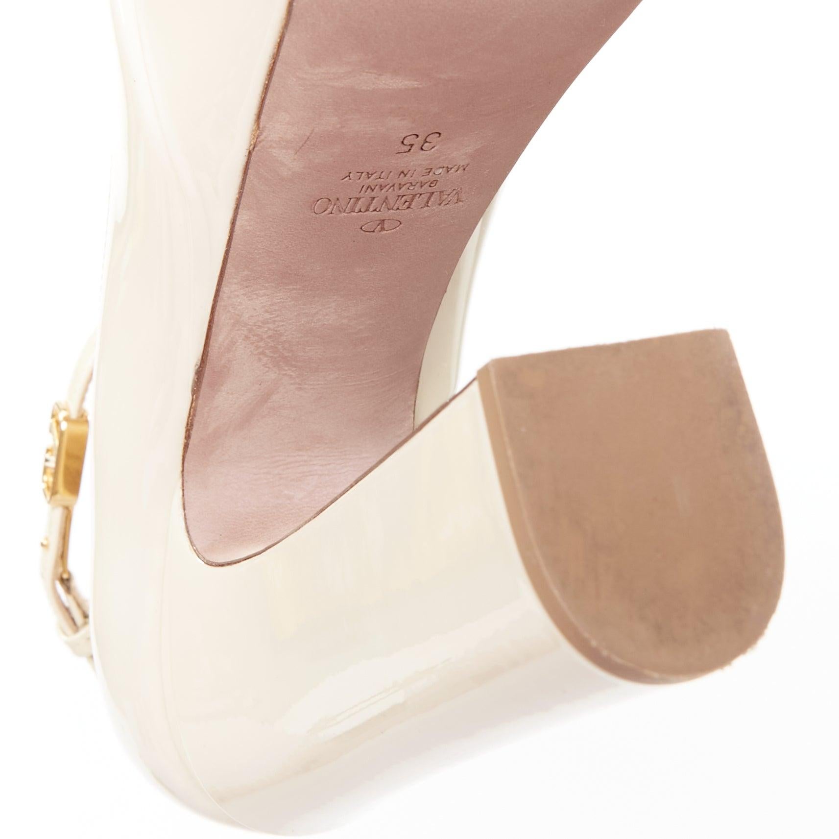 Valentino Tan-Go in vernice color crema con cinturino a V e piattaforma EU35 in vendita 5