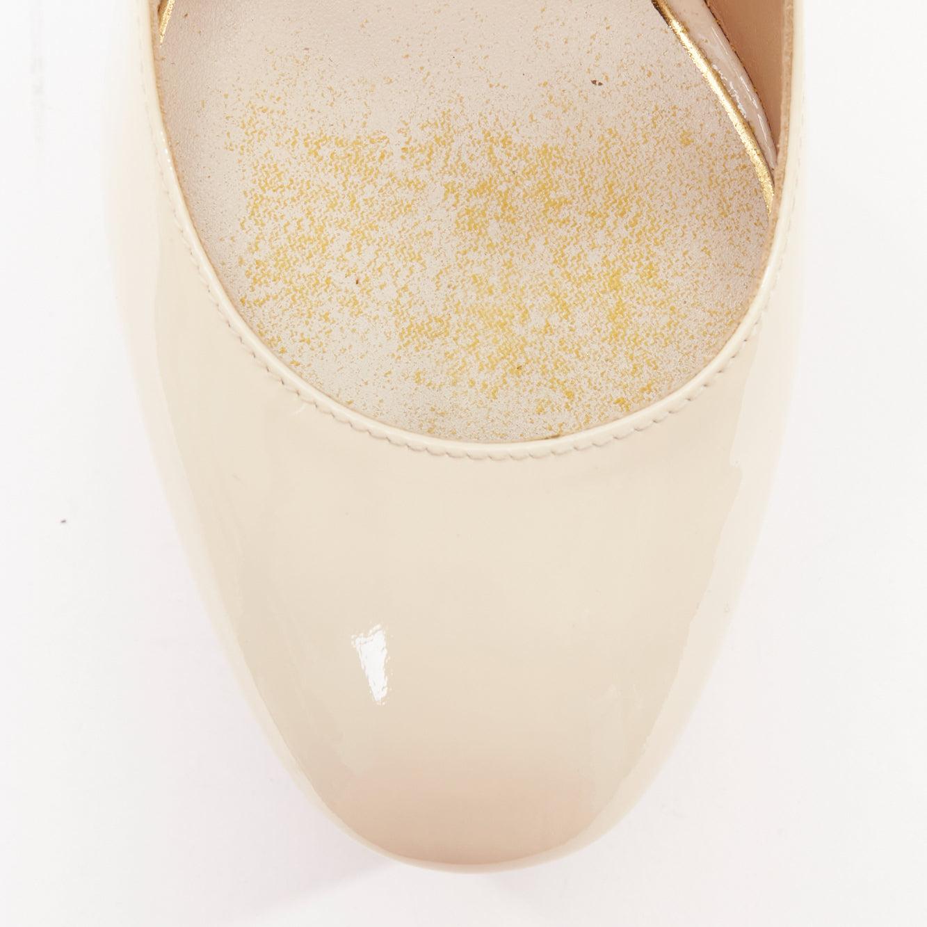 Valentino Tan-Go in vernice color crema con cinturino a V e piattaforma EU35 in vendita 1