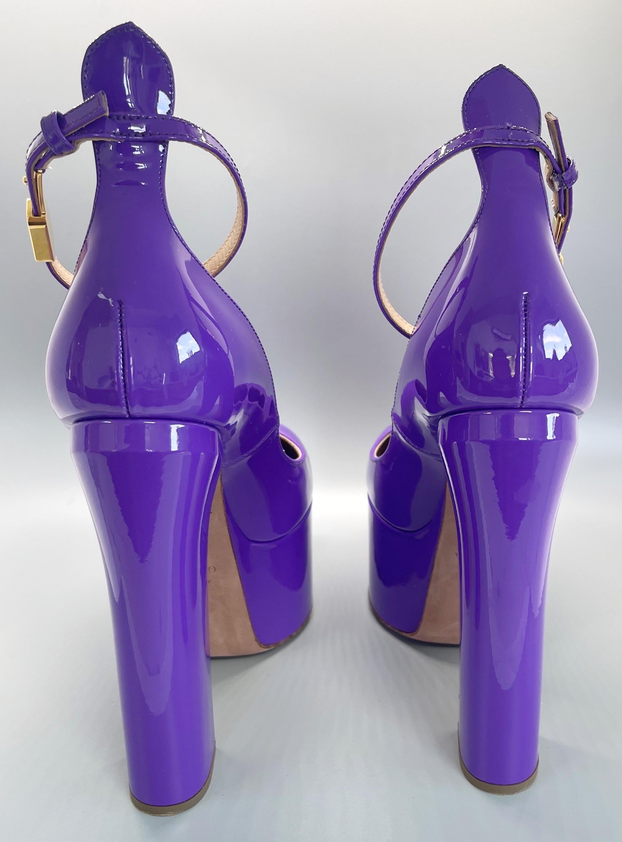 Valentino Tan-Go Spring 2022 Size 36.5 6.5 Purple Patent Leather Platform Heels For Sale 2