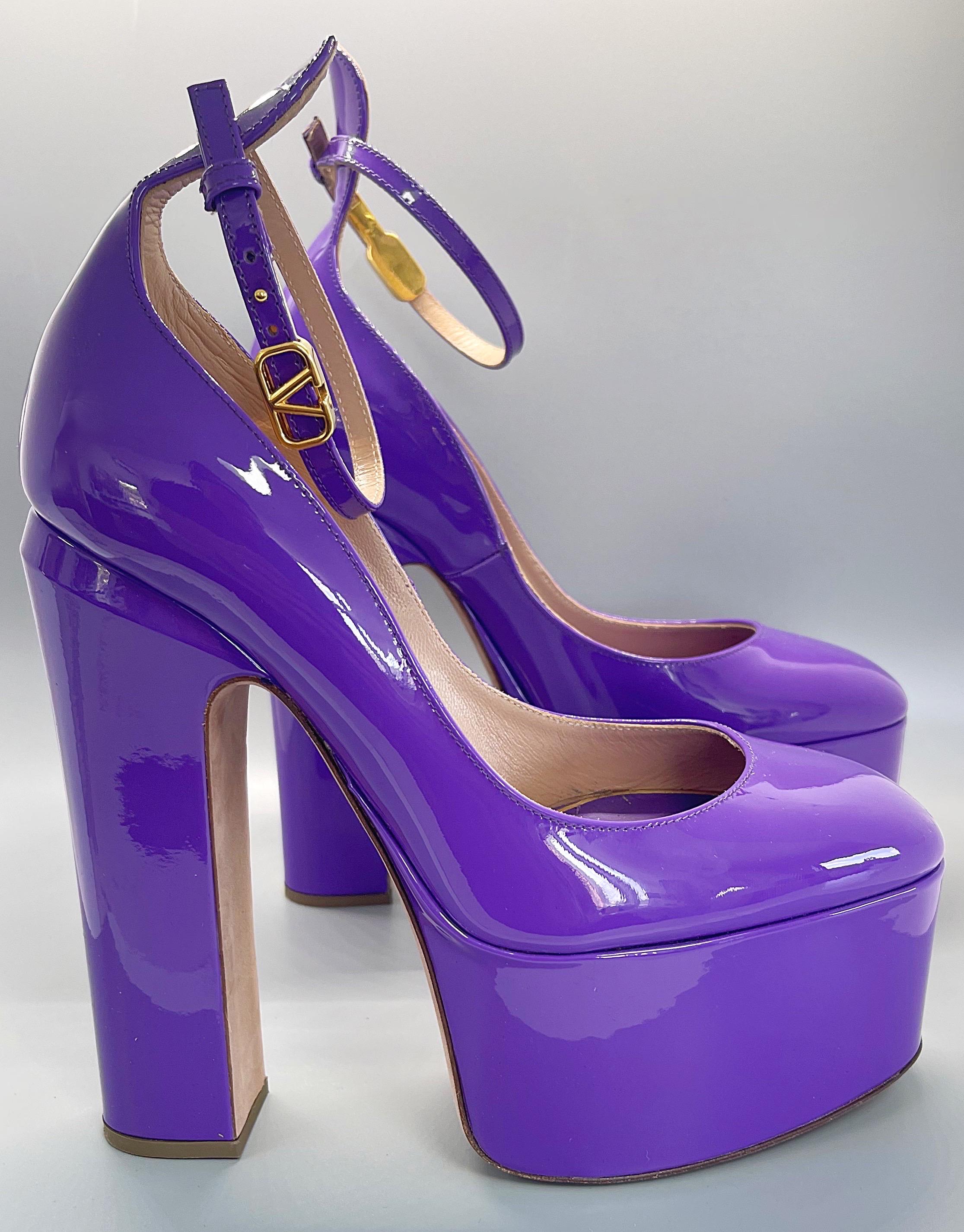 Valentino Tan-Go Spring 2022 Size 36.5 6.5 Purple Patent Leather Platform Heels For Sale 4