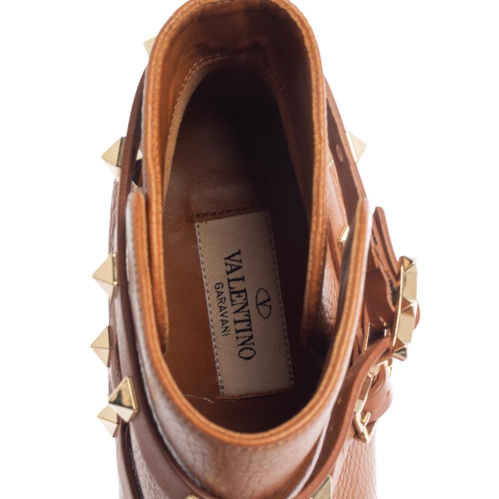 Valentino Tan Leather Rockstud Block Heel Ankle Boots Size 37 In Excellent Condition In Dubai, Al Qouz 2