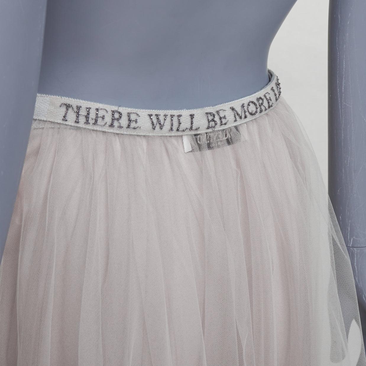 VALENTINO There Will Be More Love beaded waist grey tulle skirt IT38 XS
Reference: NKLL/A00459
Brand: Valentino
Designer: Pier Paolo Piccioli
Material: Tulle
Color: Grey, Black
Pattern: Solid
Closure: Zip
Lining: Grey Fabric
Extra Details: Side zip.
