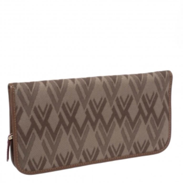 Basic essentials can be carried effortlessly in this Continental wallet by Valentino. Crafted from canvas and leather, the wallet features open compartments and zip pockets to hold your essentials in an organised way.