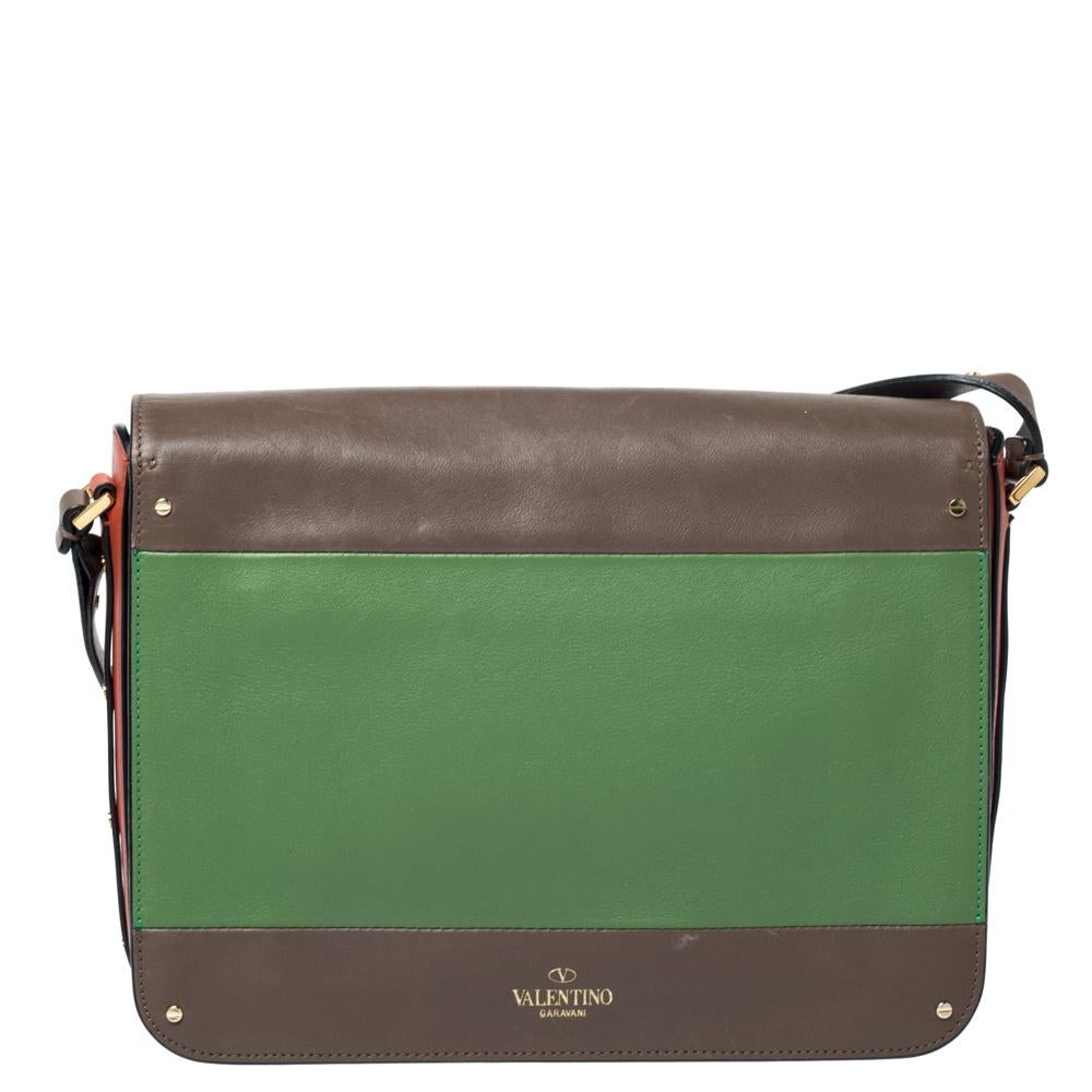 From the Spring 2015 collection comes this Valentino Rivet shoulder bag. It features a soft leather body with horizontal stripes running through the center and a combination of lovely hues. The gold-tone plate on the front of the bag completes the