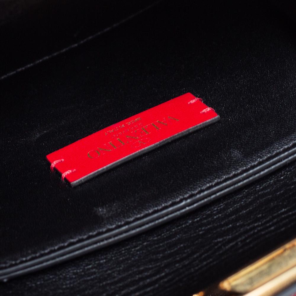 Valentino Tri Color Leather V-Ring Flap Crossbody Bag In Excellent Condition In Dubai, Al Qouz 2