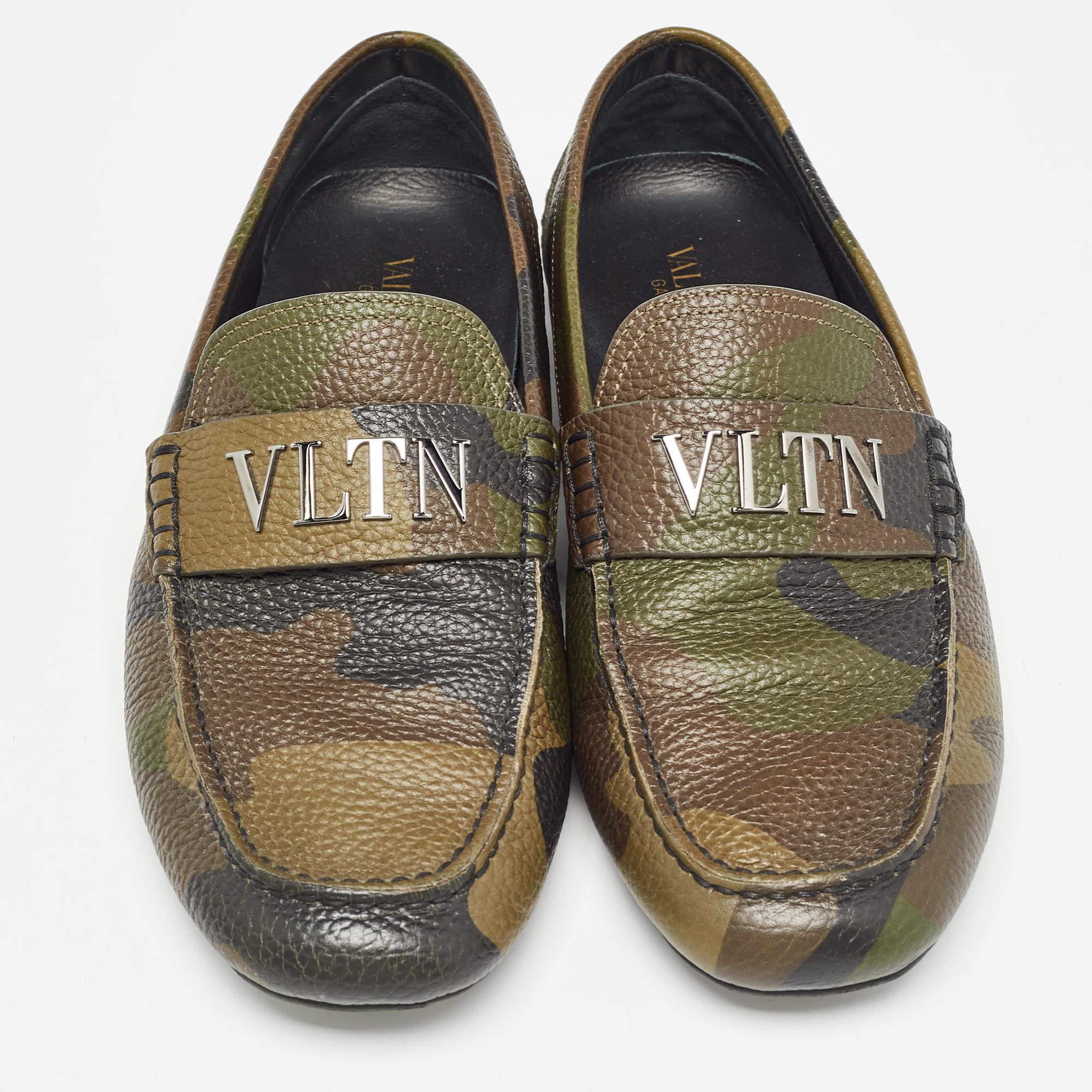 Gray Valentino Tricolor Camouflage Print Leather VLTN Loafers Size 41 For Sale