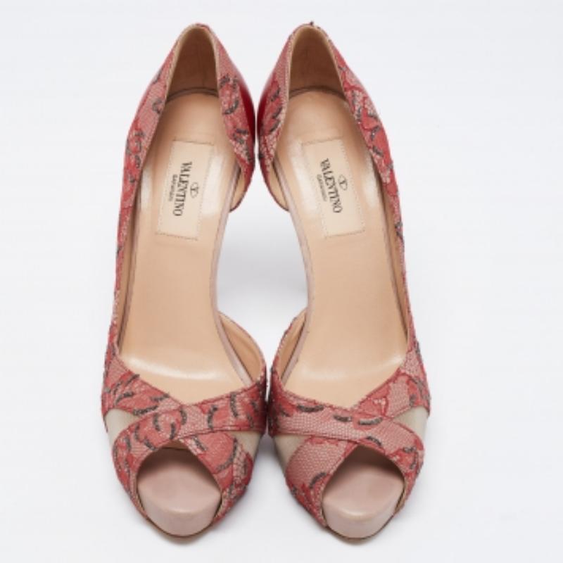 Complement your well-put-together outfit with these authentic Valentino shoes. Timeless and classy, they have an amazing construction for enduring quality and comfortable fit.