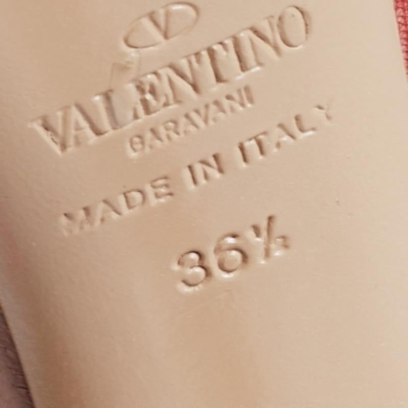 Valentino Two Tone Lace, Mesh and Leather Peep Toe D'orsay Pumps Size 36.5 In Good Condition For Sale In Dubai, Al Qouz 2