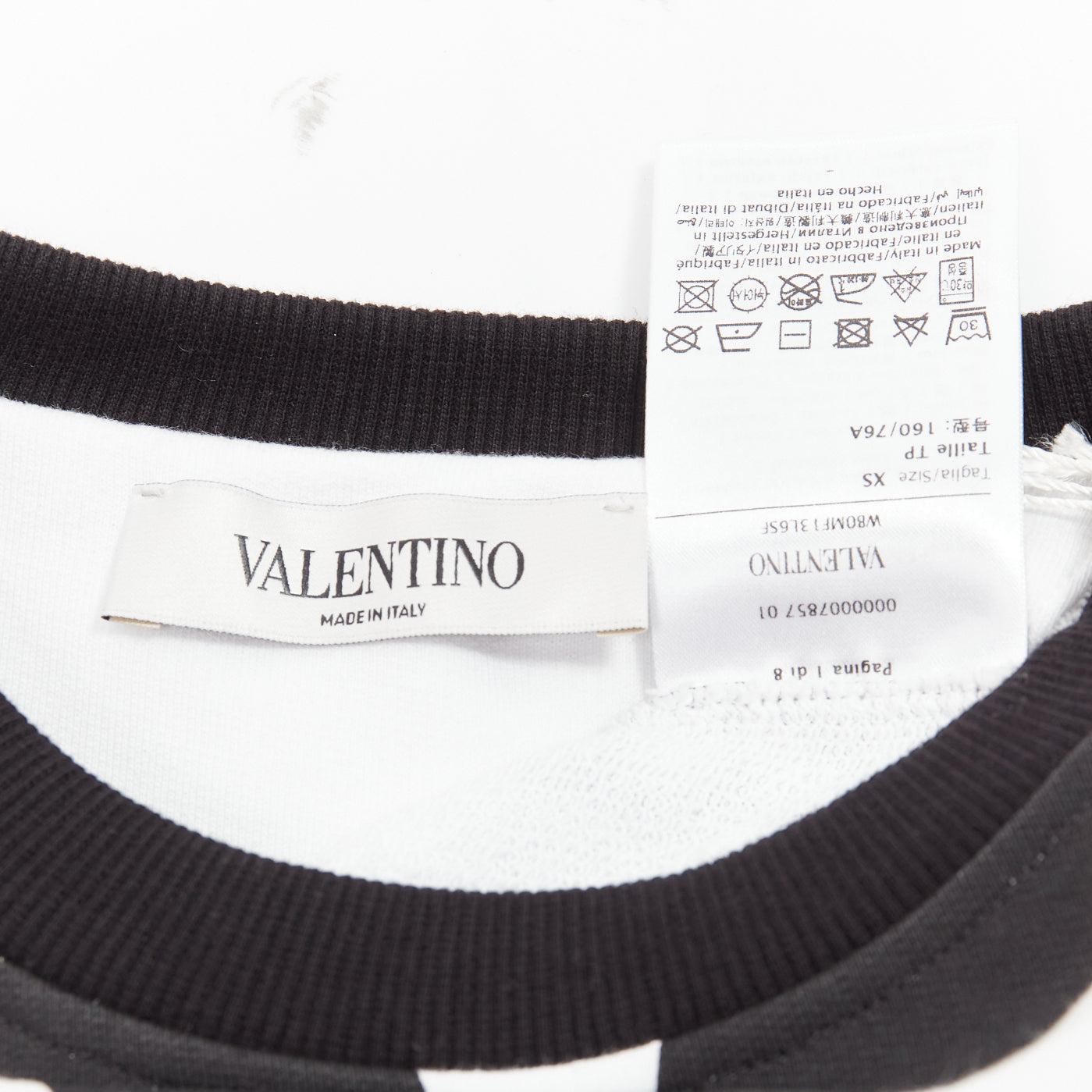 VALENTINO V LOGO black white optic graphic crew neck cropped sweater XS en vente 4
