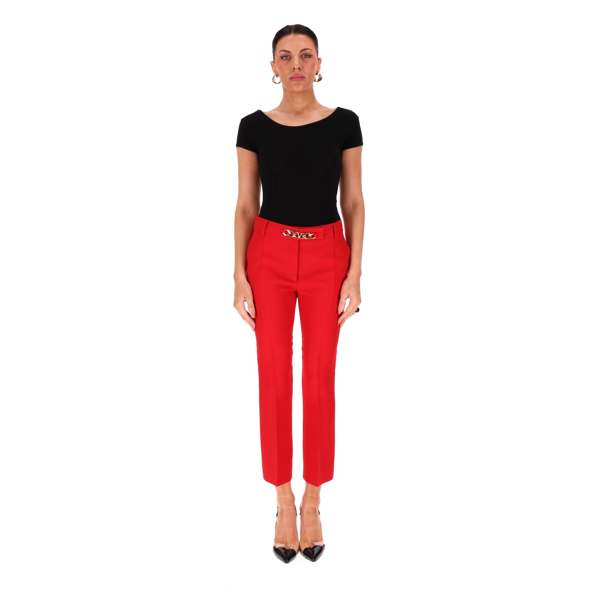 Valentino 'V' Logo-Kette Hose mit geradem Bein aus Wolle und Seide

Rote Hose aus einer Woll-Seiden-Mischung mit einem charakteristischen goldenen 