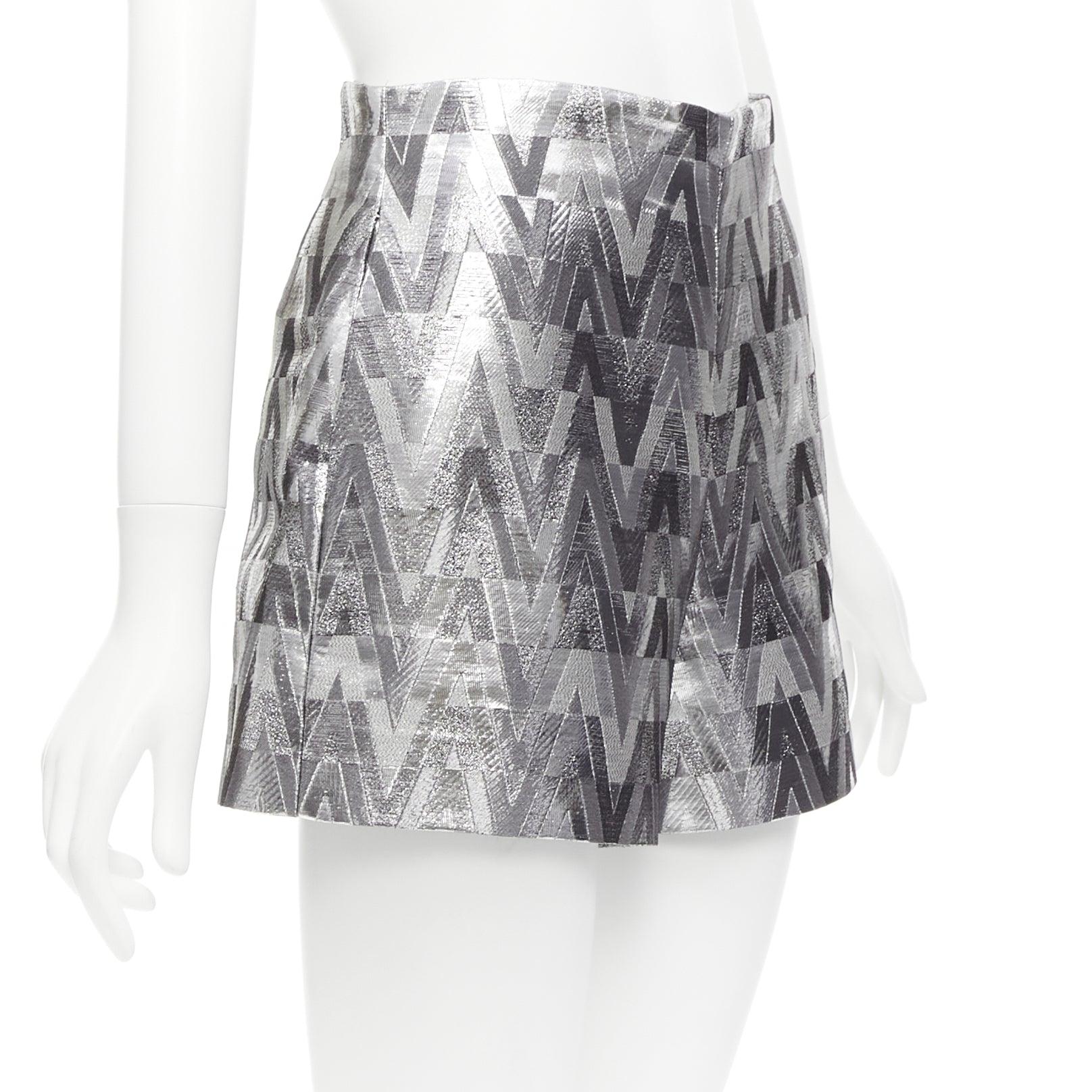 Women's VALENTINO V Optical metallic silver graphic jacquard highwa stied shorts IT38 XS For Sale
