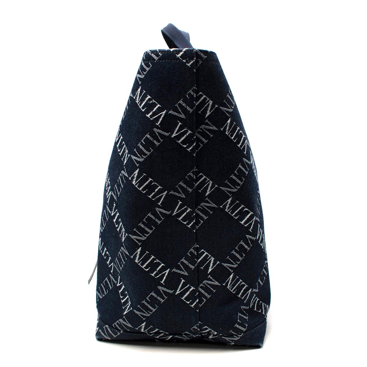 Valentino V-Ring VLTN Indigo Denim Tote Bag In Excellent Condition For Sale In London, GB