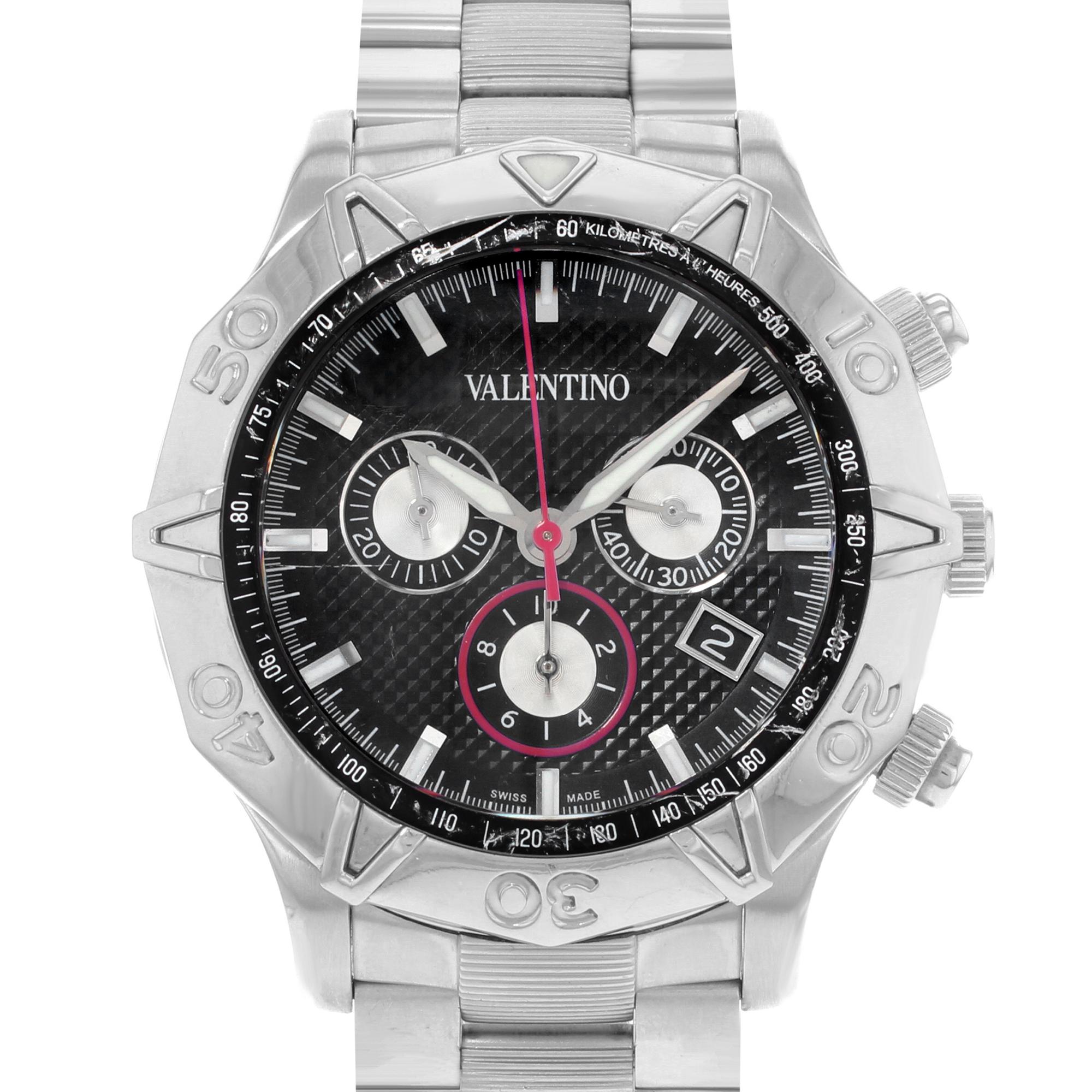 This pre-owned Valentino Limited Edition V40LCQ9909-S099 is a beautiful men's timepiece that is powered by a quartz movement which is cased in a stainless steel case. It has a round shape face, chronograph, date, small seconds subdial dial and has
