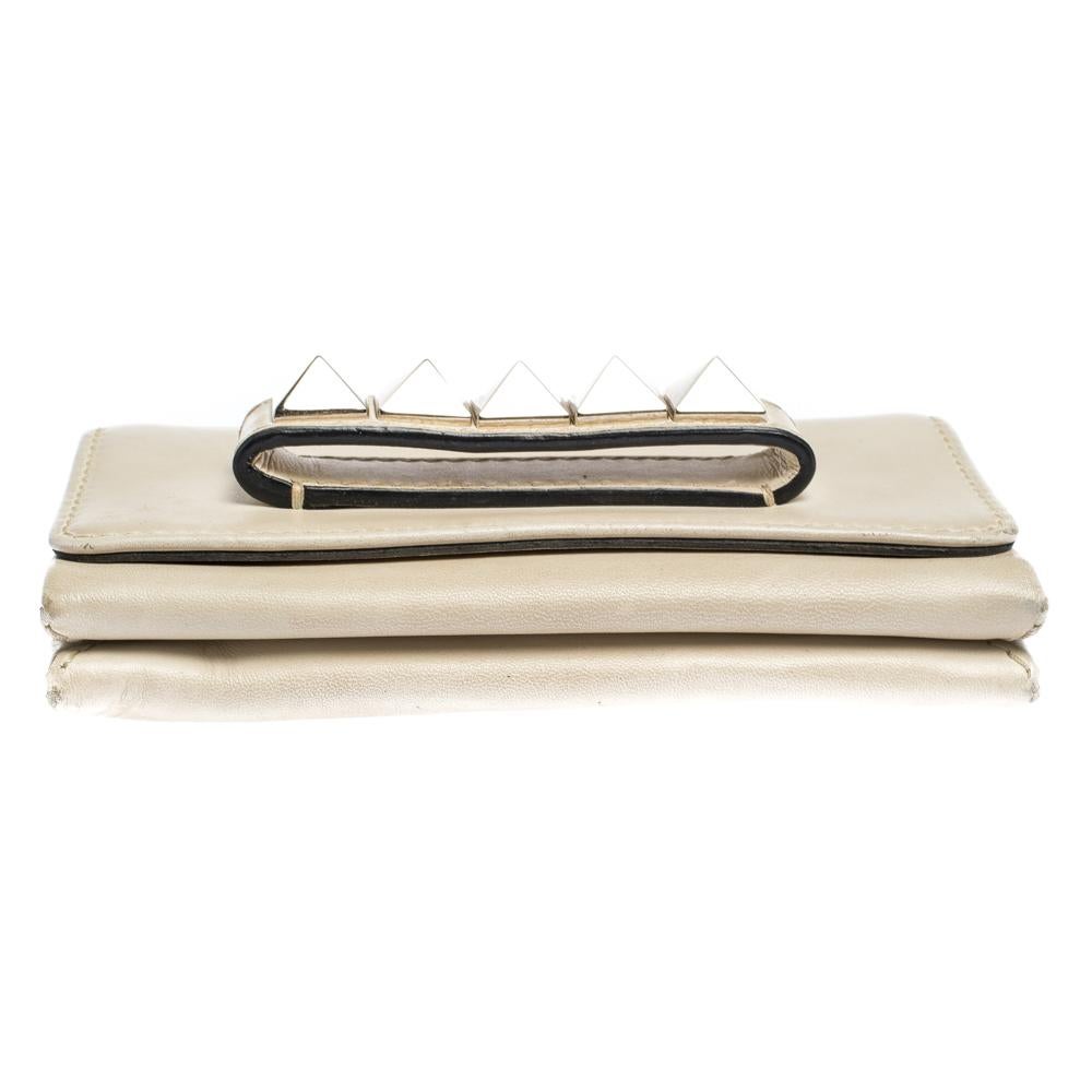 Valentino Vanilla Leather Mini Va Va Voom Chain Clutch In Fair Condition In Dubai, Al Qouz 2