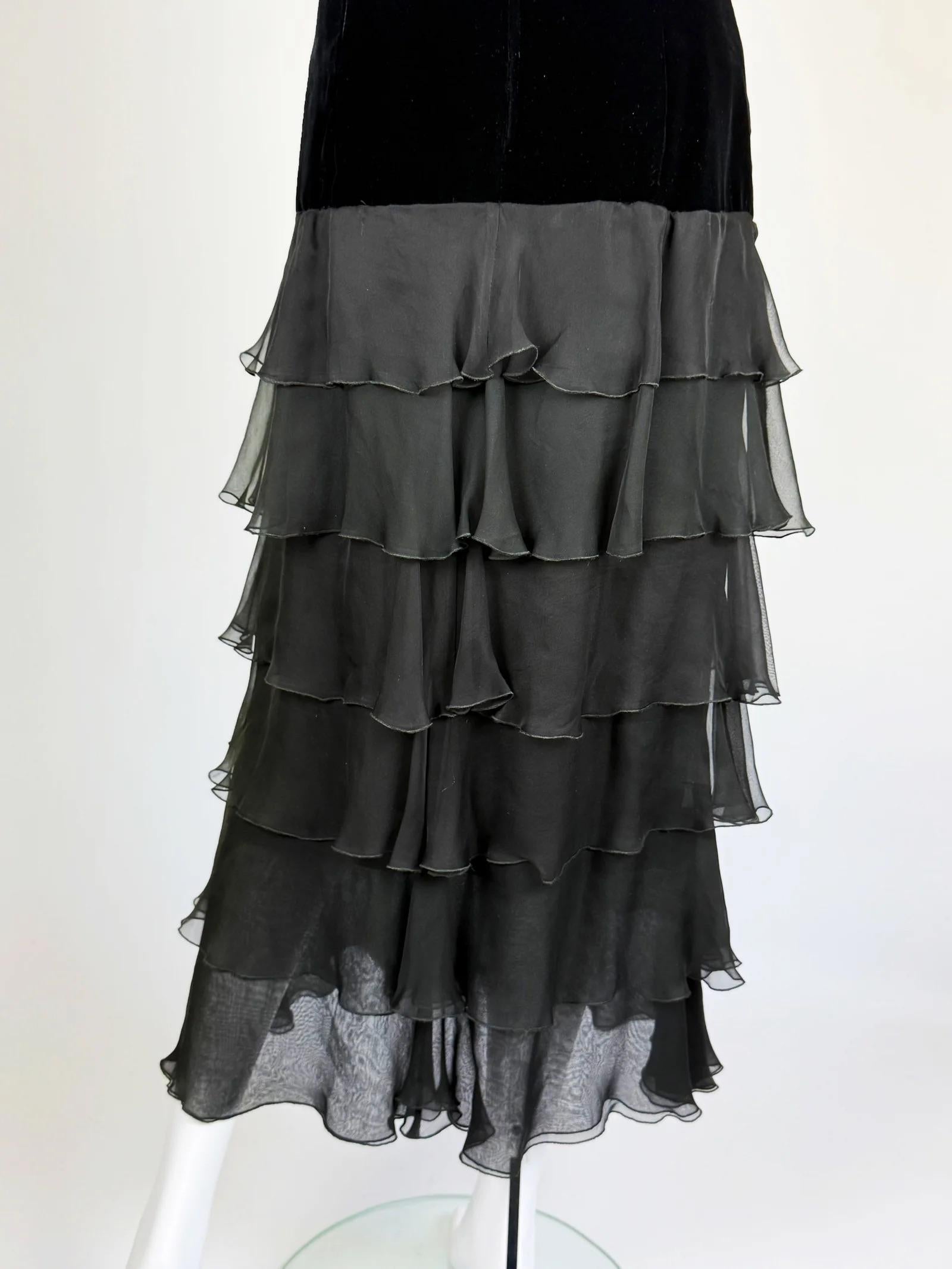 Vestido de noche de terciopelo y seda Valentino, FW 1995 en venta 2