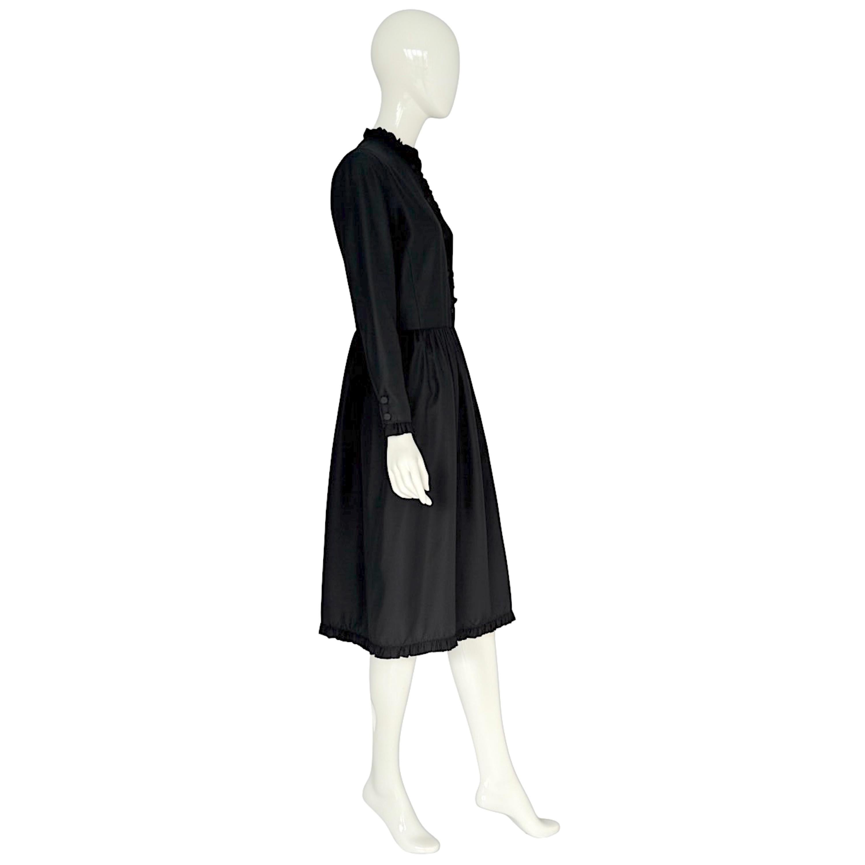 Valentino Vintage 1980s 100% Silk Black Dress With Ruffled Details (Schwarz) im Angebot