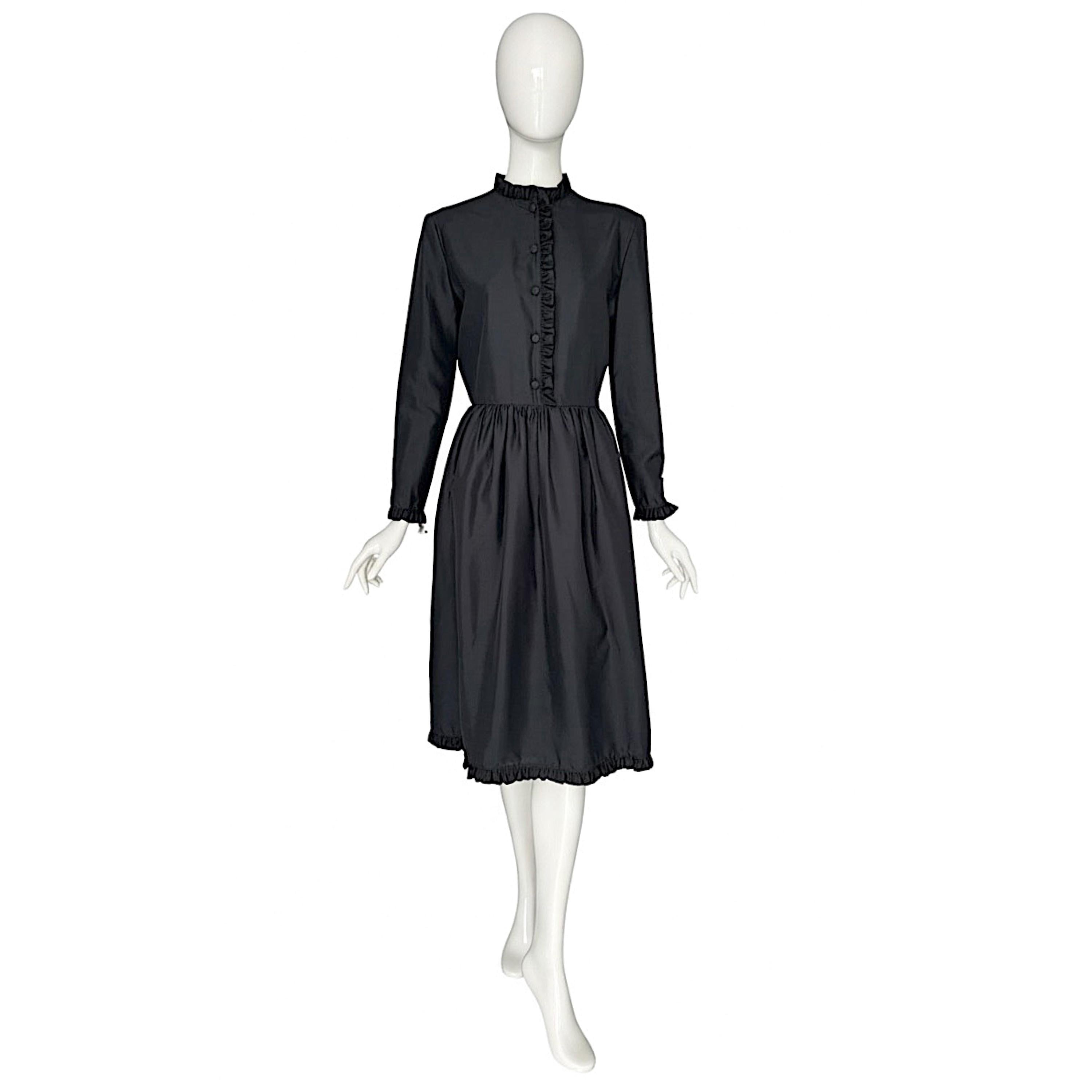 Valentino Vintage 1980s 100% Silk Black Dress With Ruffled Details im Angebot 1
