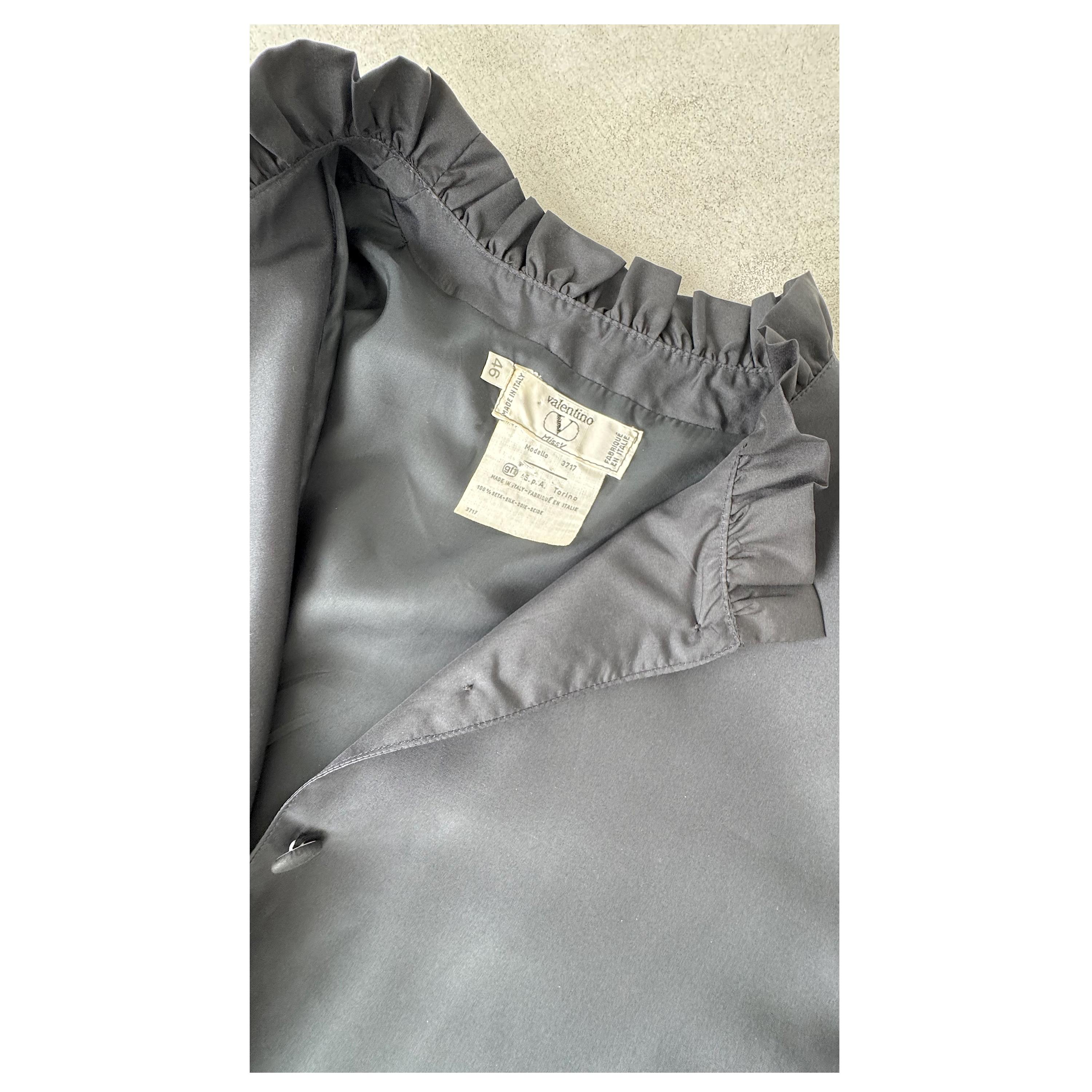 Valentino Vintage 1980s 100% Silk Black Dress With Ruffled Details im Angebot 2