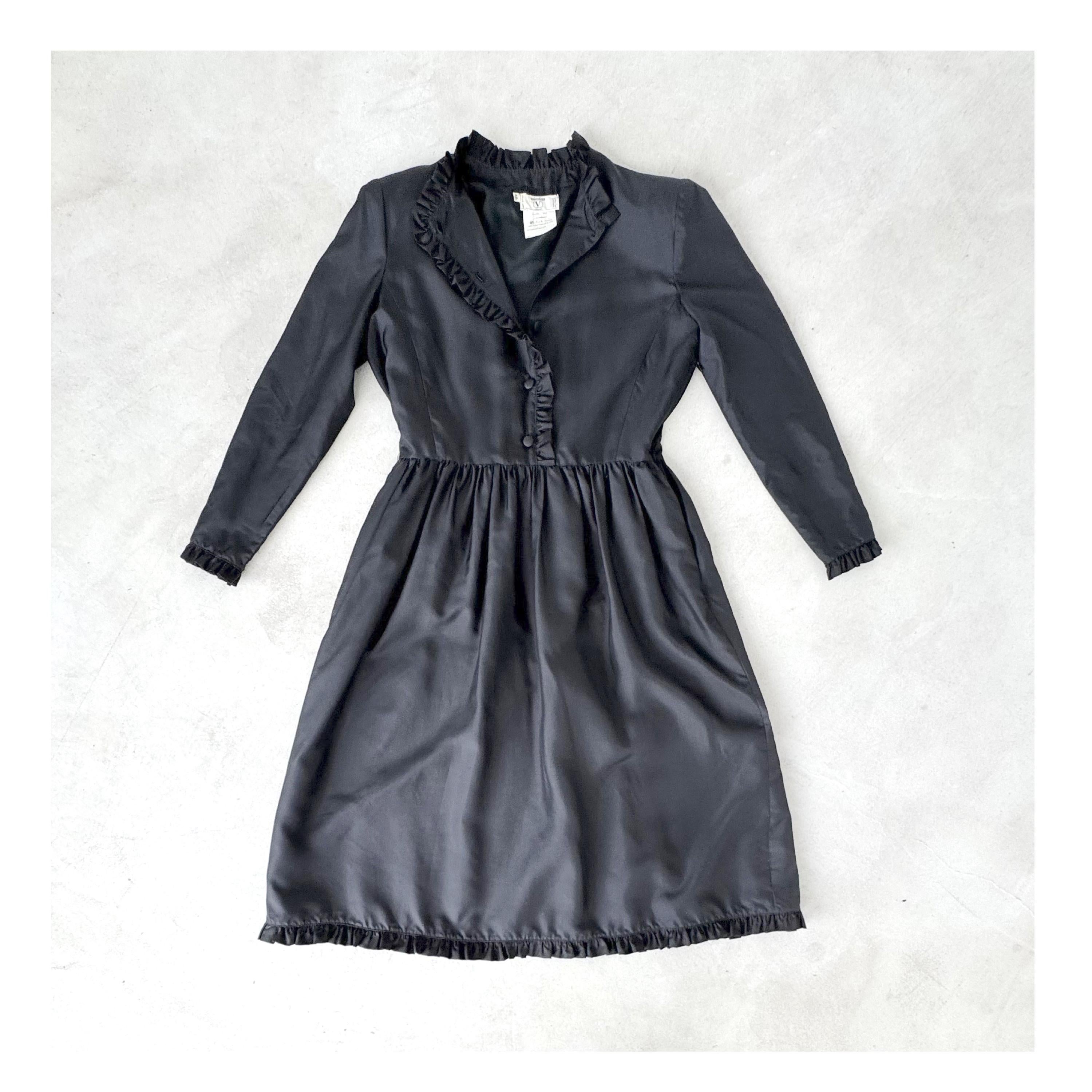 Valentino Vintage 1980s 100% Silk Black Dress With Ruffled Details im Angebot 3