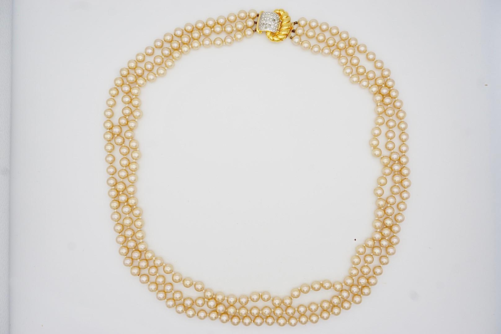 Valentino Vintage 1980s Golden Pearl Trio Strands Crystal Pendant Long Necklace en vente 6