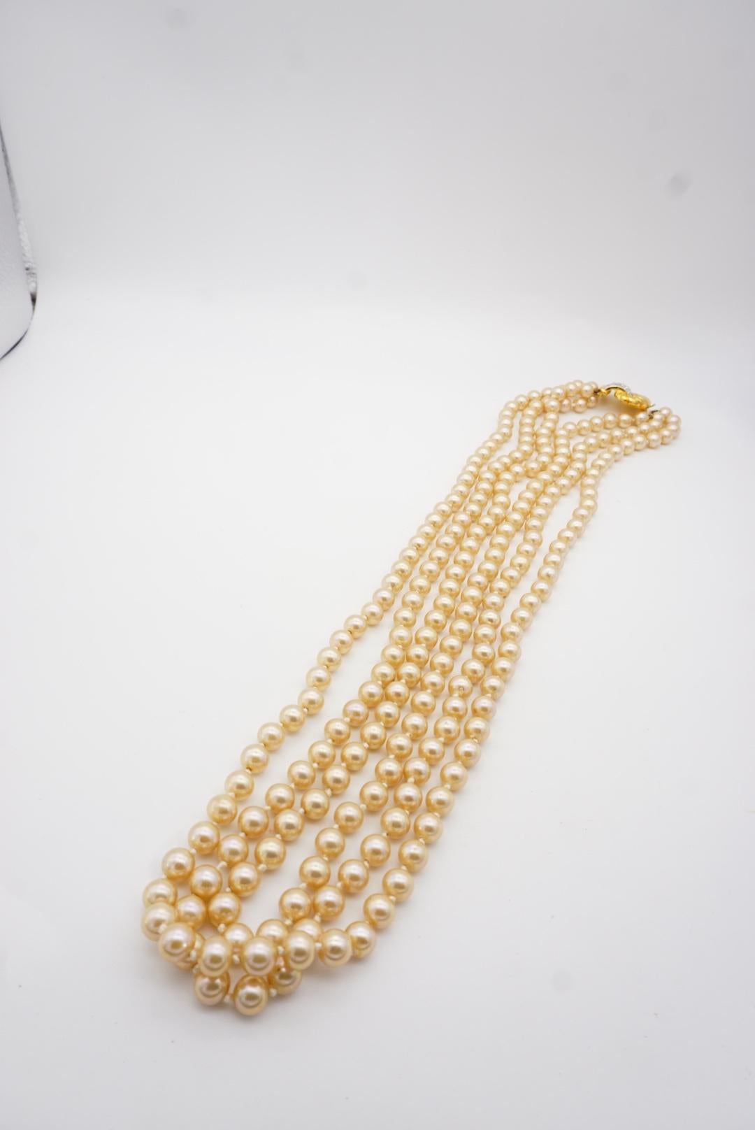 Valentino Vintage 1980s Golden Pearl Trio Strands Crystal Pendant Long Necklace en vente 7