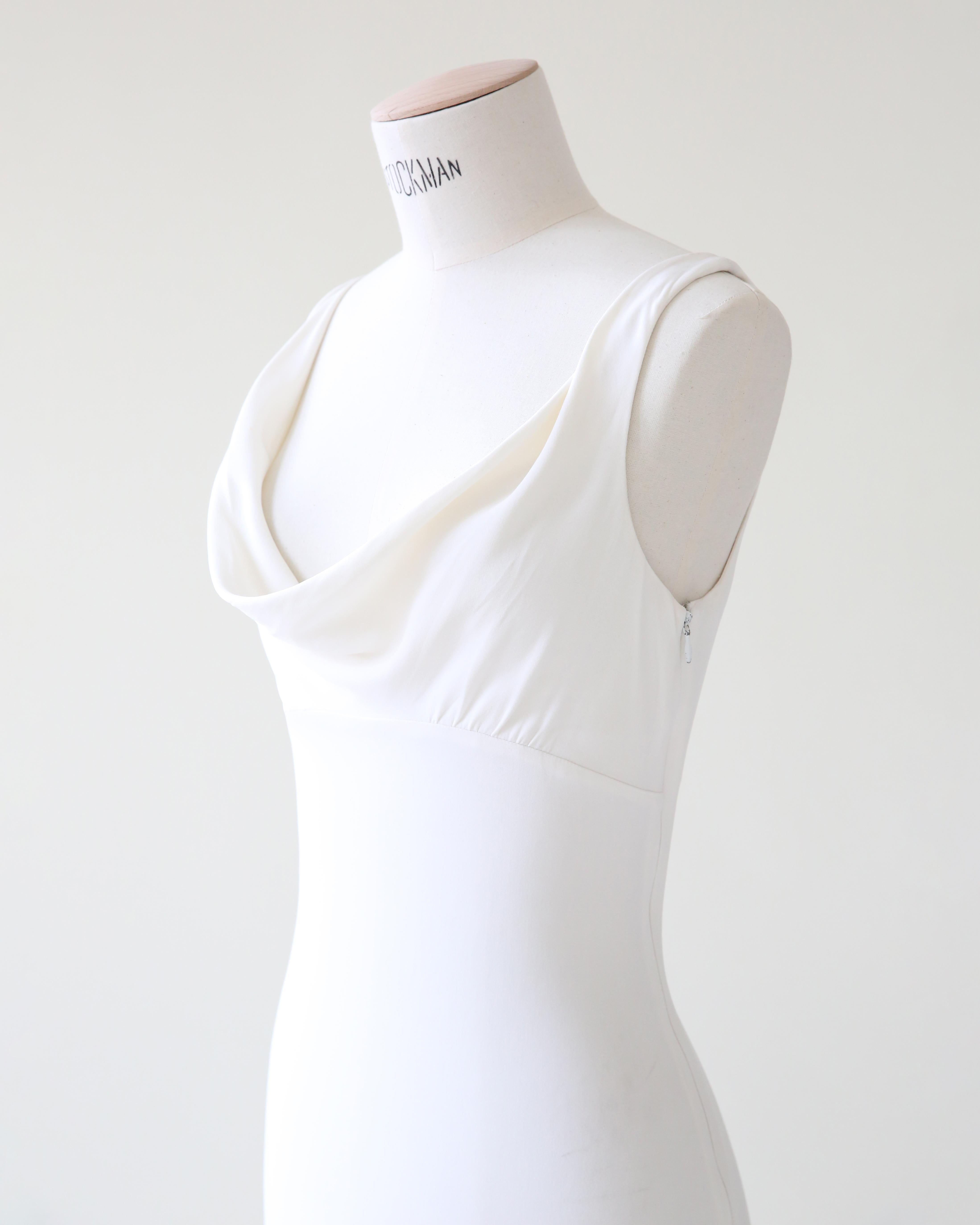 Valentino vintage dos nu blanc ivoire robe de mariée ajustée avec traîne en vente 7