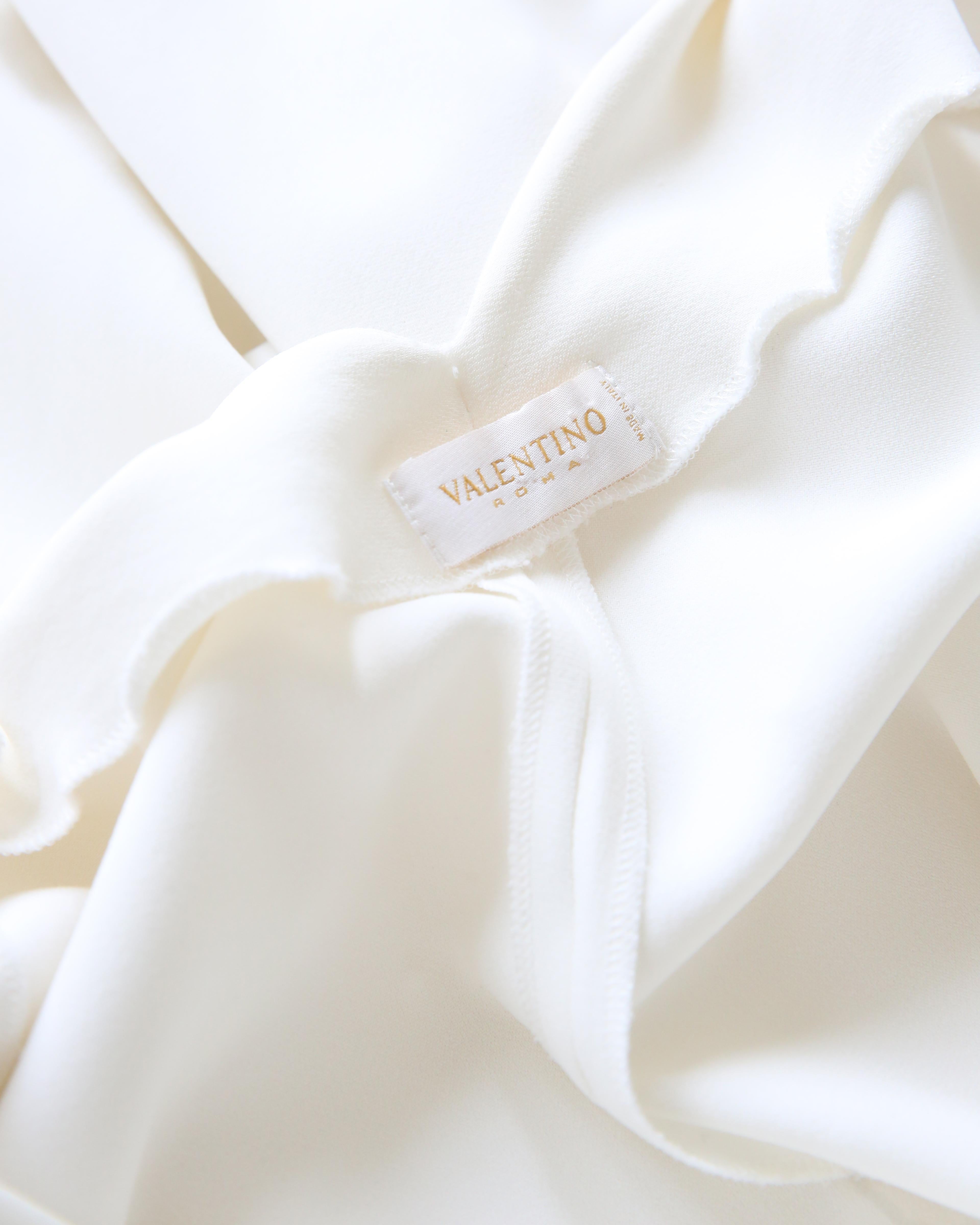 Valentino vintage dos nu blanc ivoire robe de mariée ajustée avec traîne en vente 10